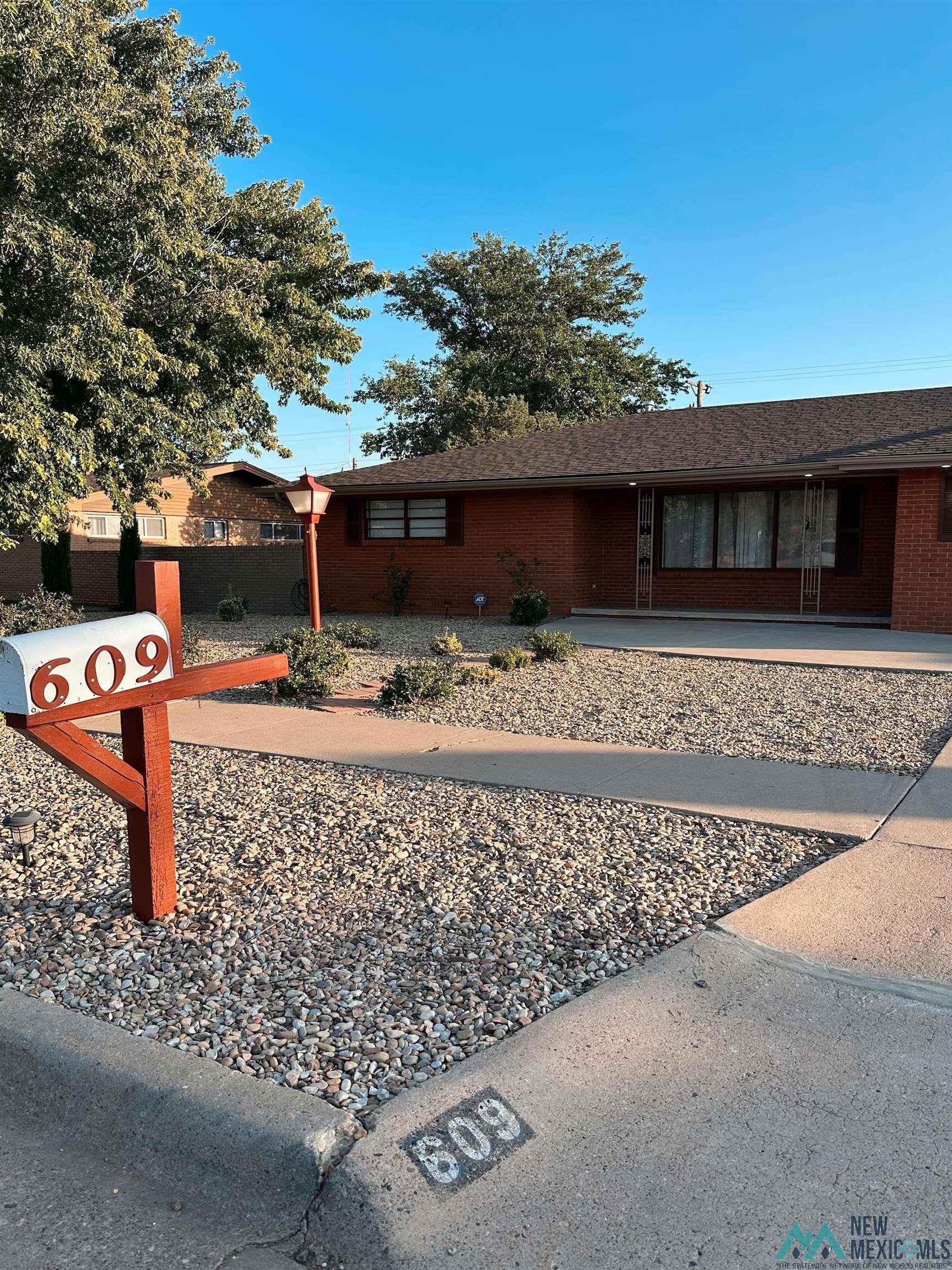 609 W Kathie Drive