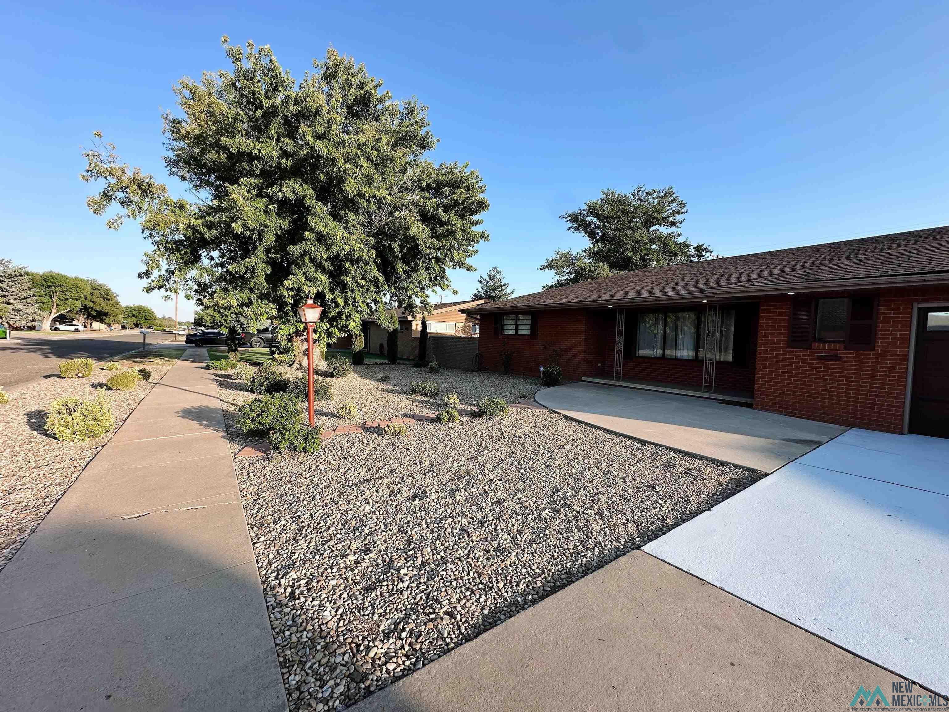 609 W Kathie Drive