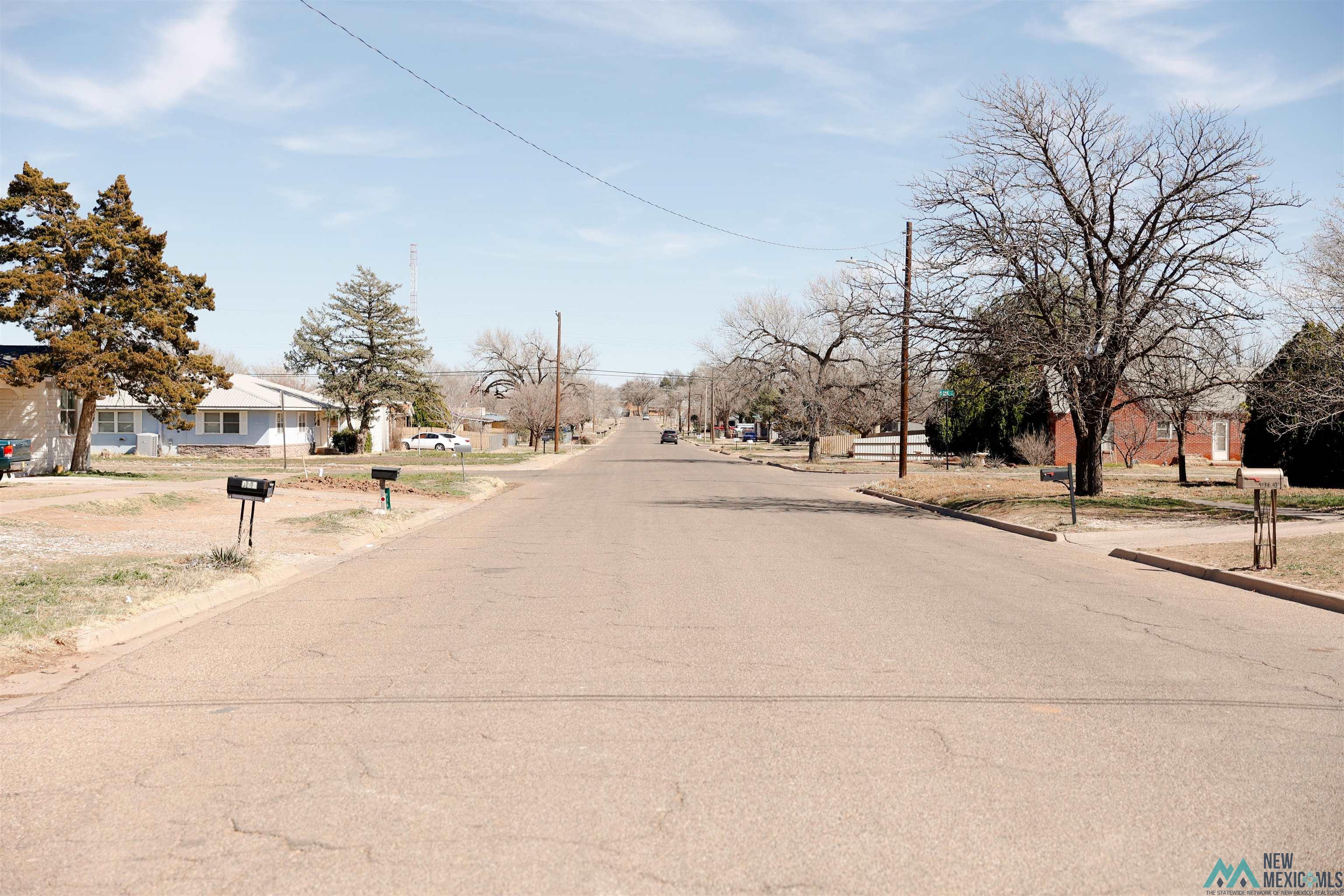 908 E 10th Street