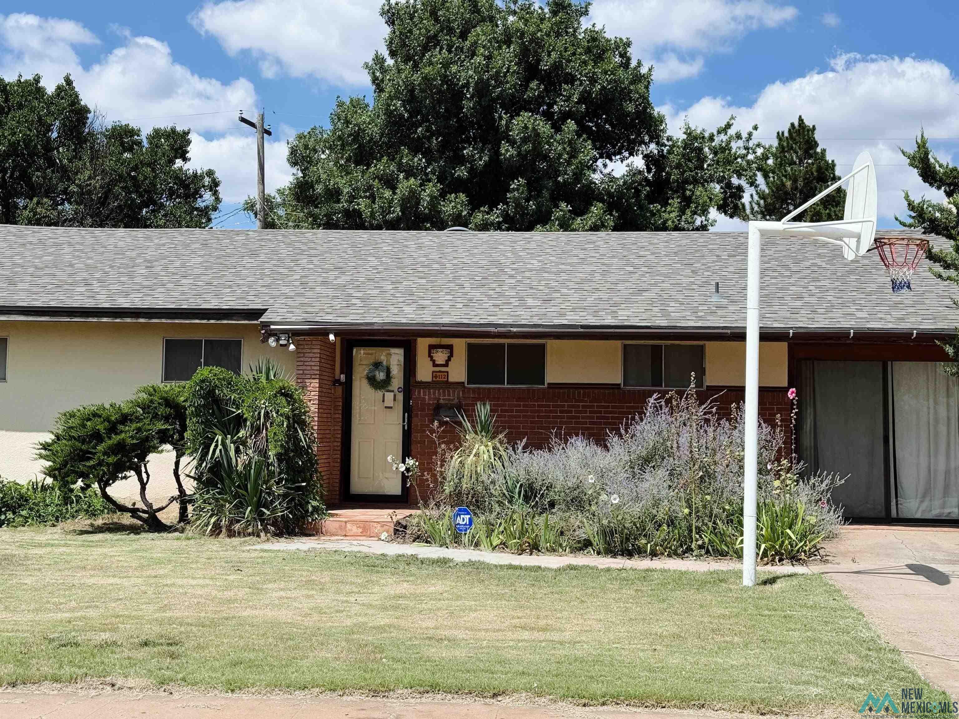 112 W Yucca Avenue