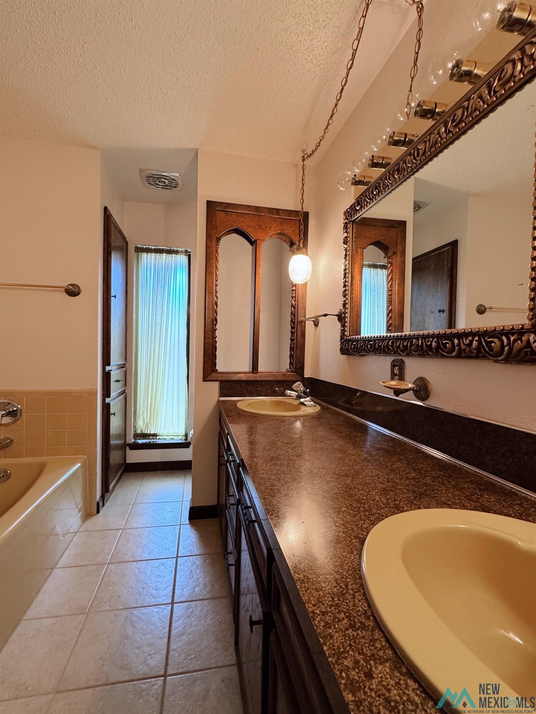 1425 Eastridge Drive