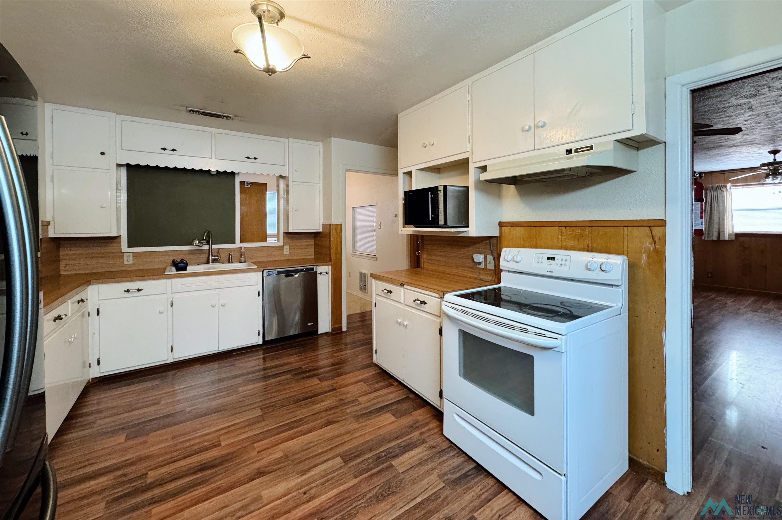 905 W 16th Street