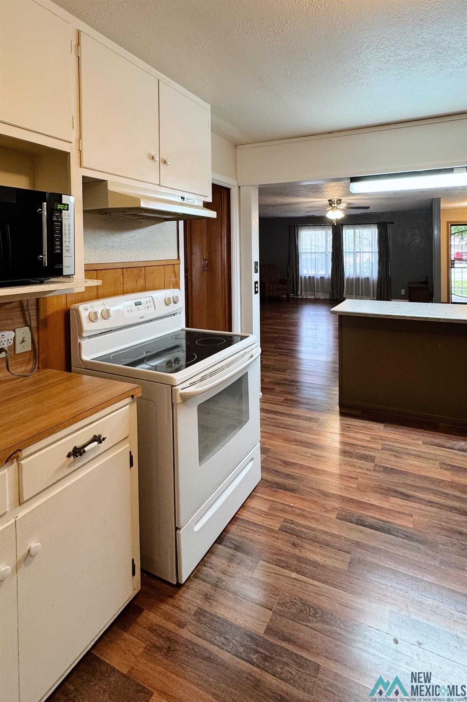 905 W 16th Street