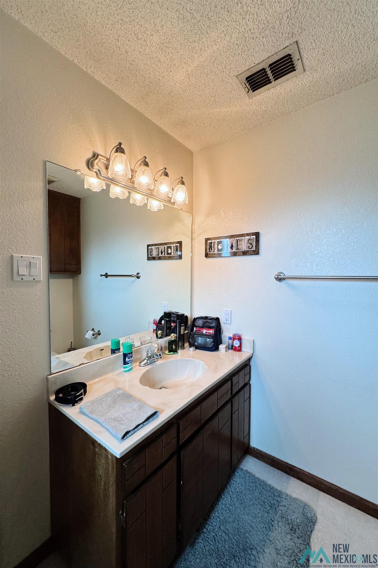 2605 Ross