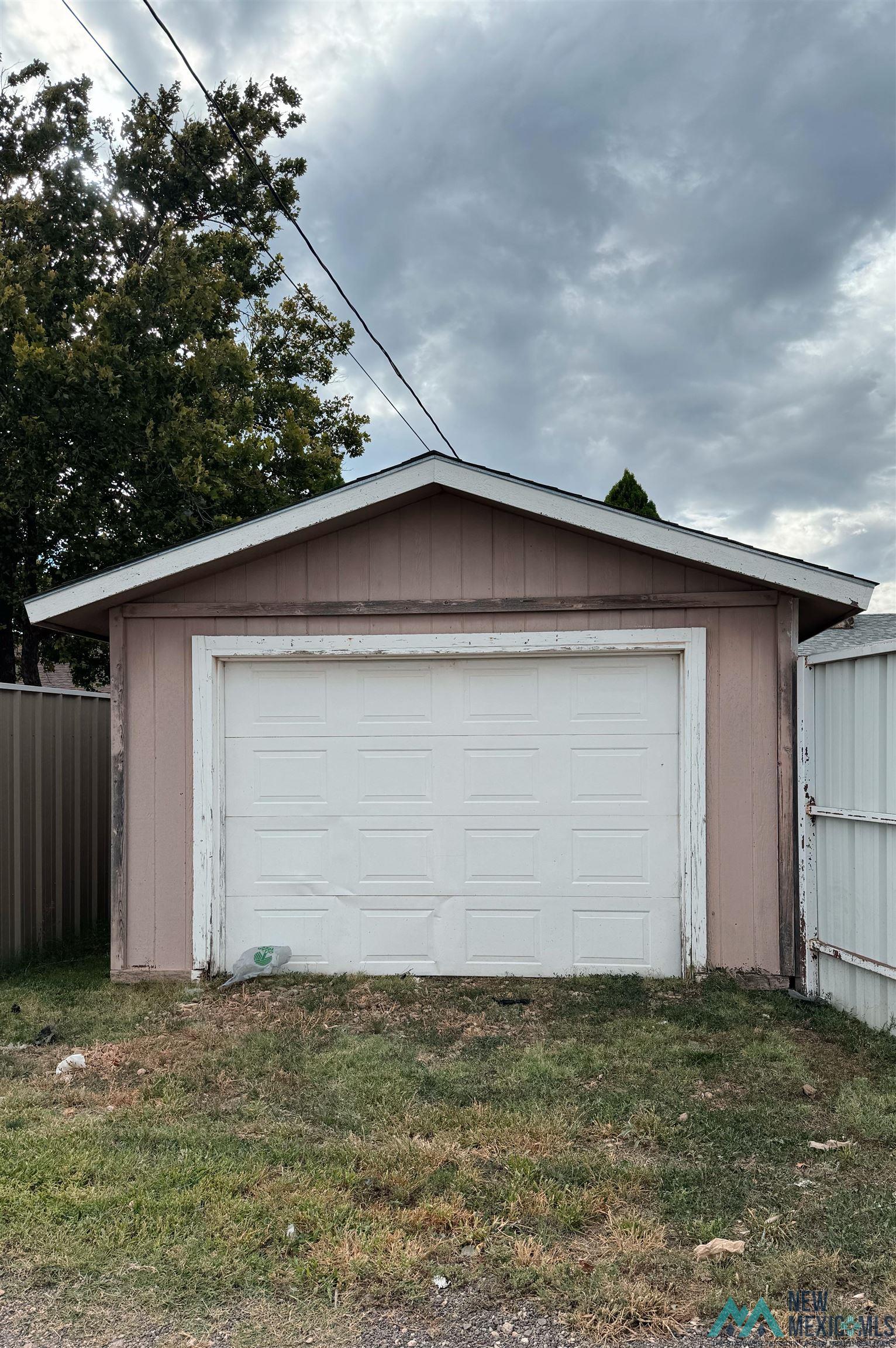 2605 Ross