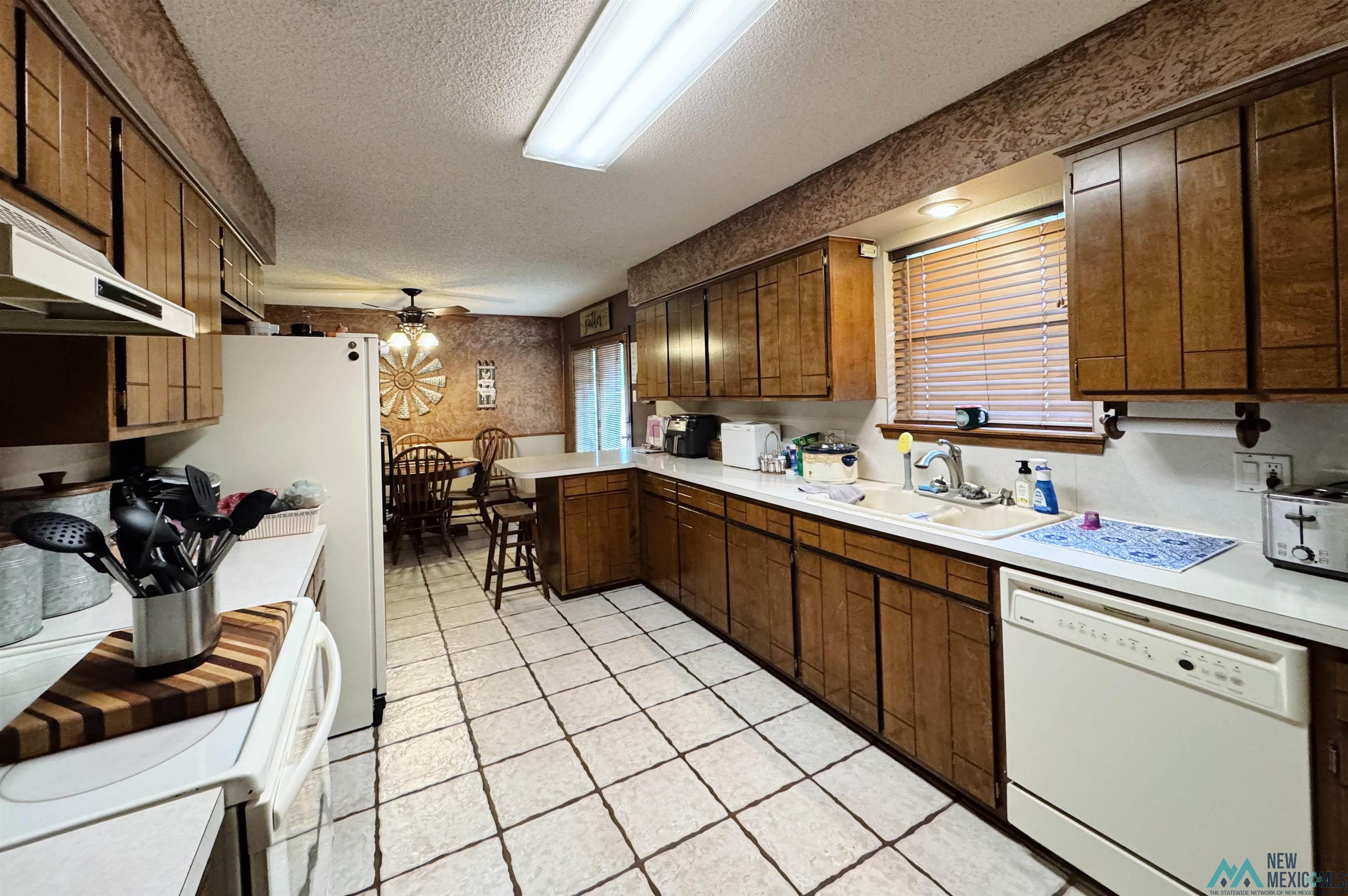 2605 Ross