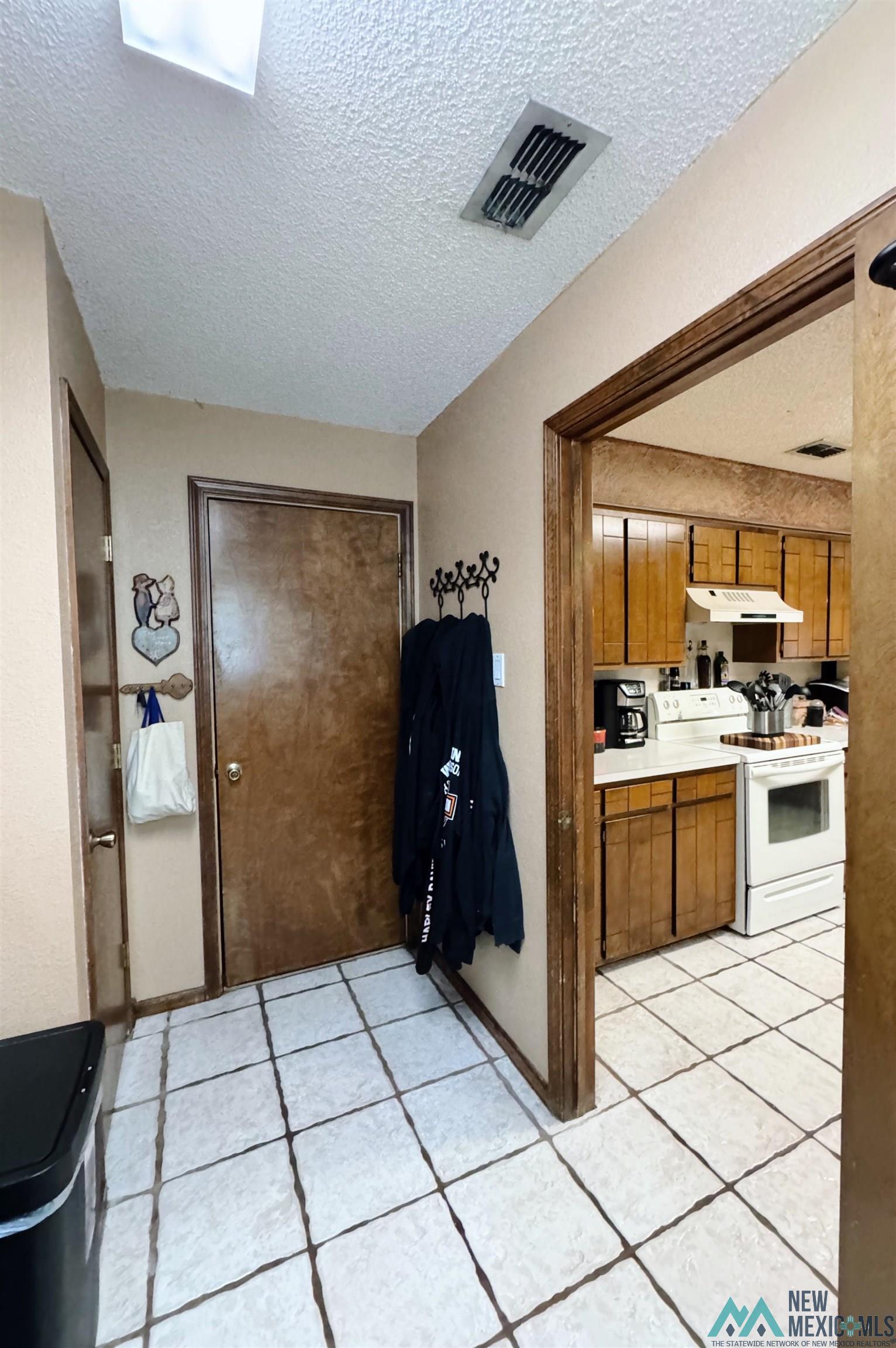 2605 Ross