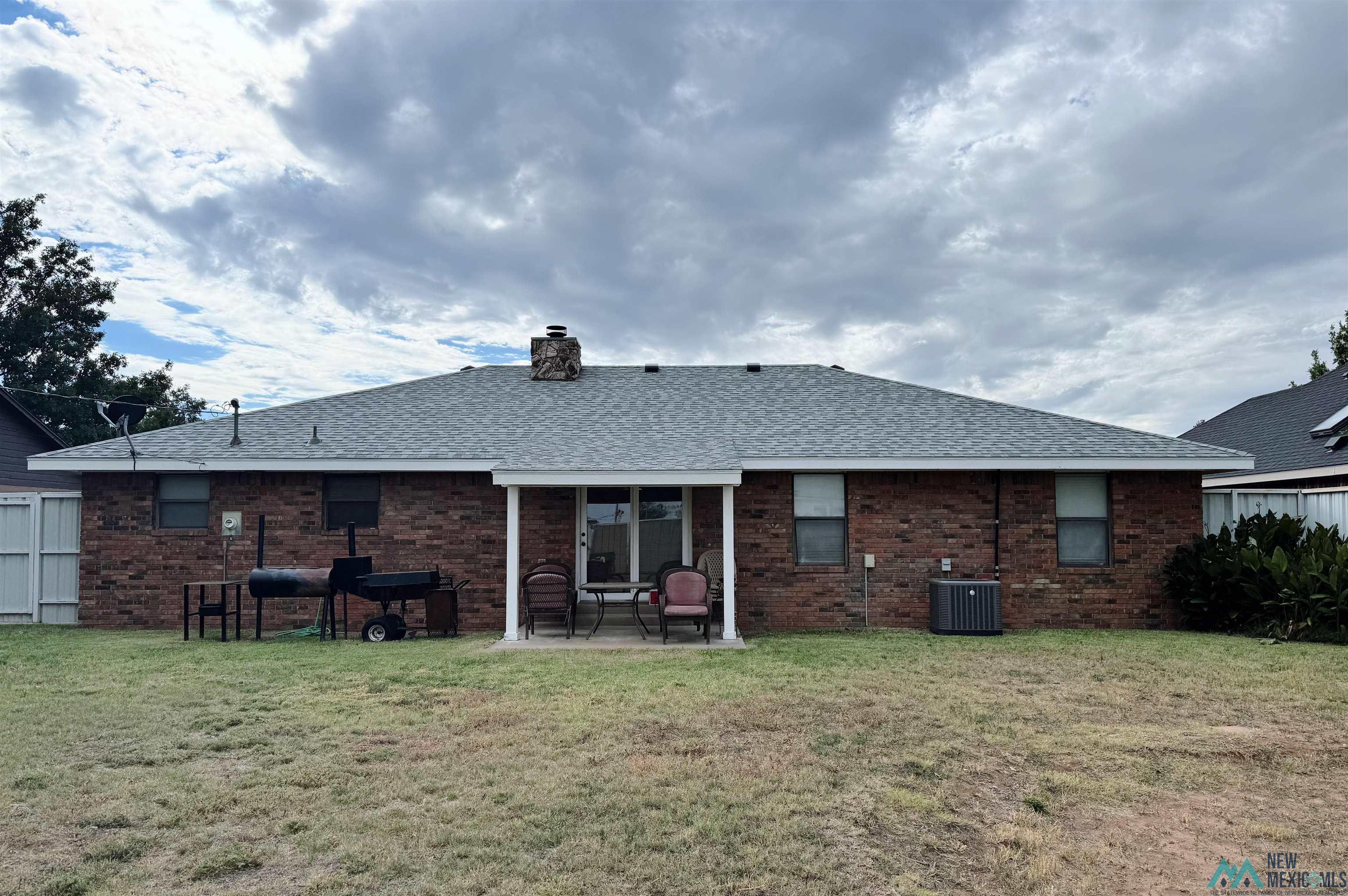 2605 Ross