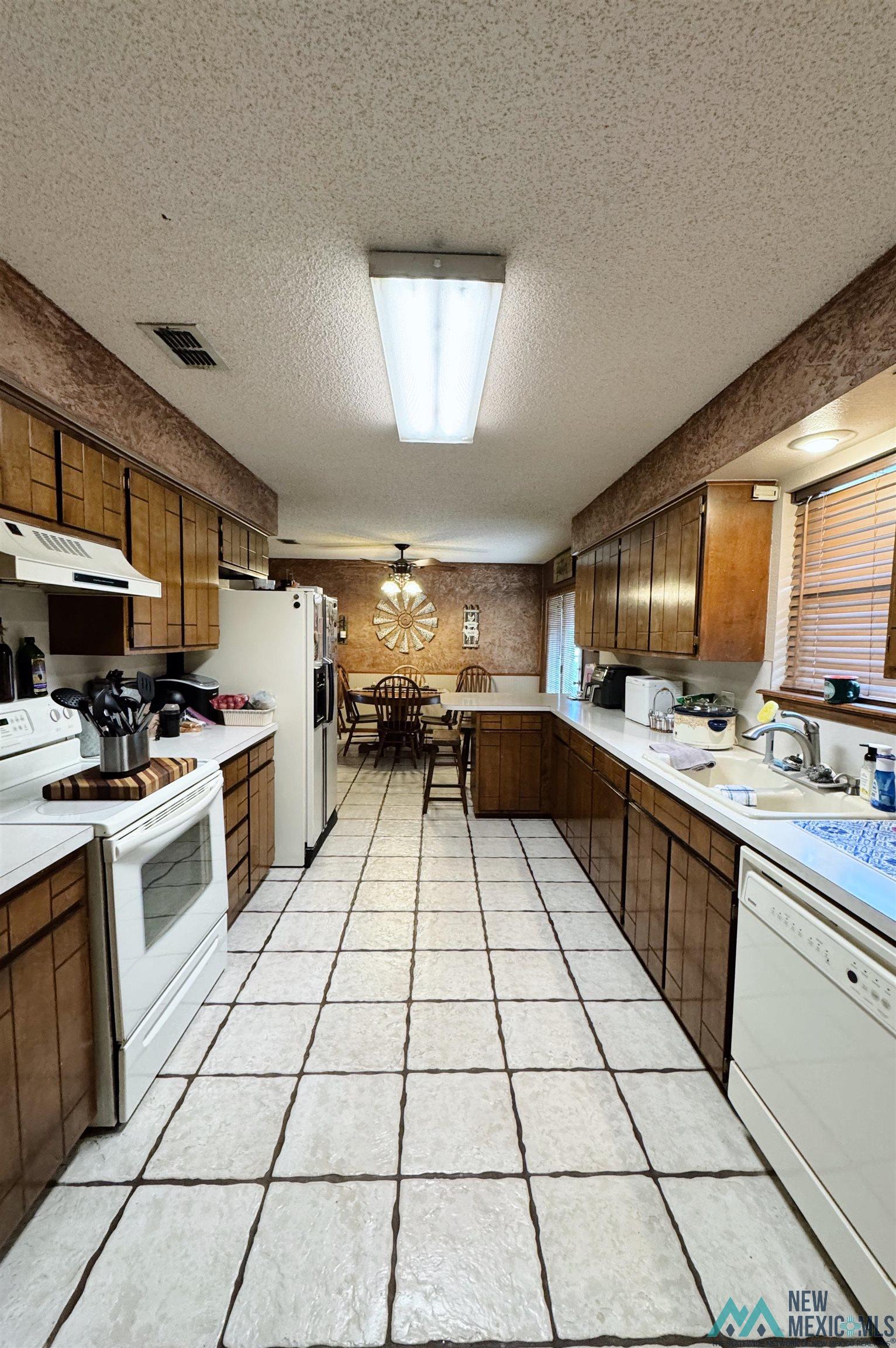2605 Ross