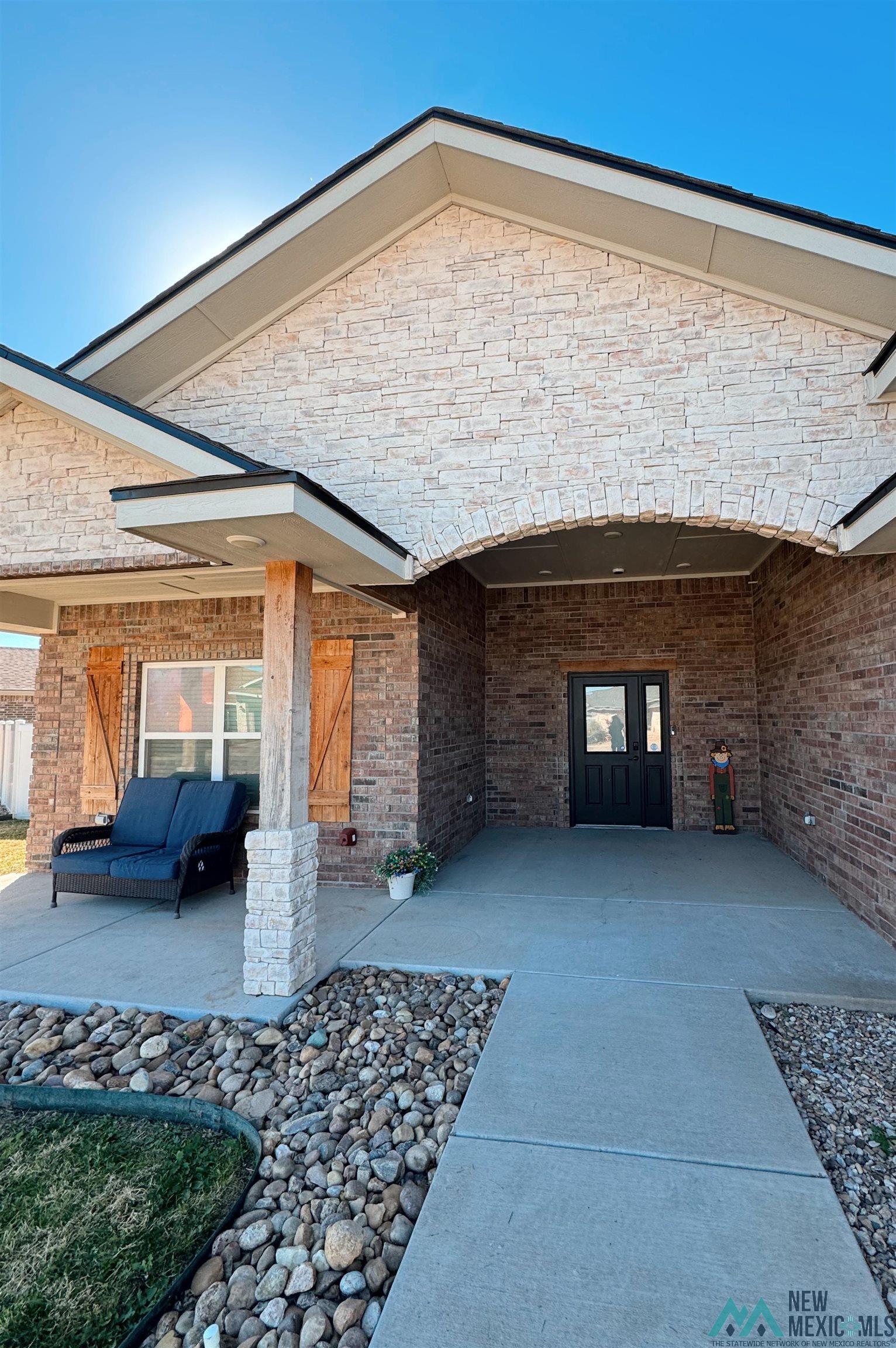 1220 Oakwood Circle