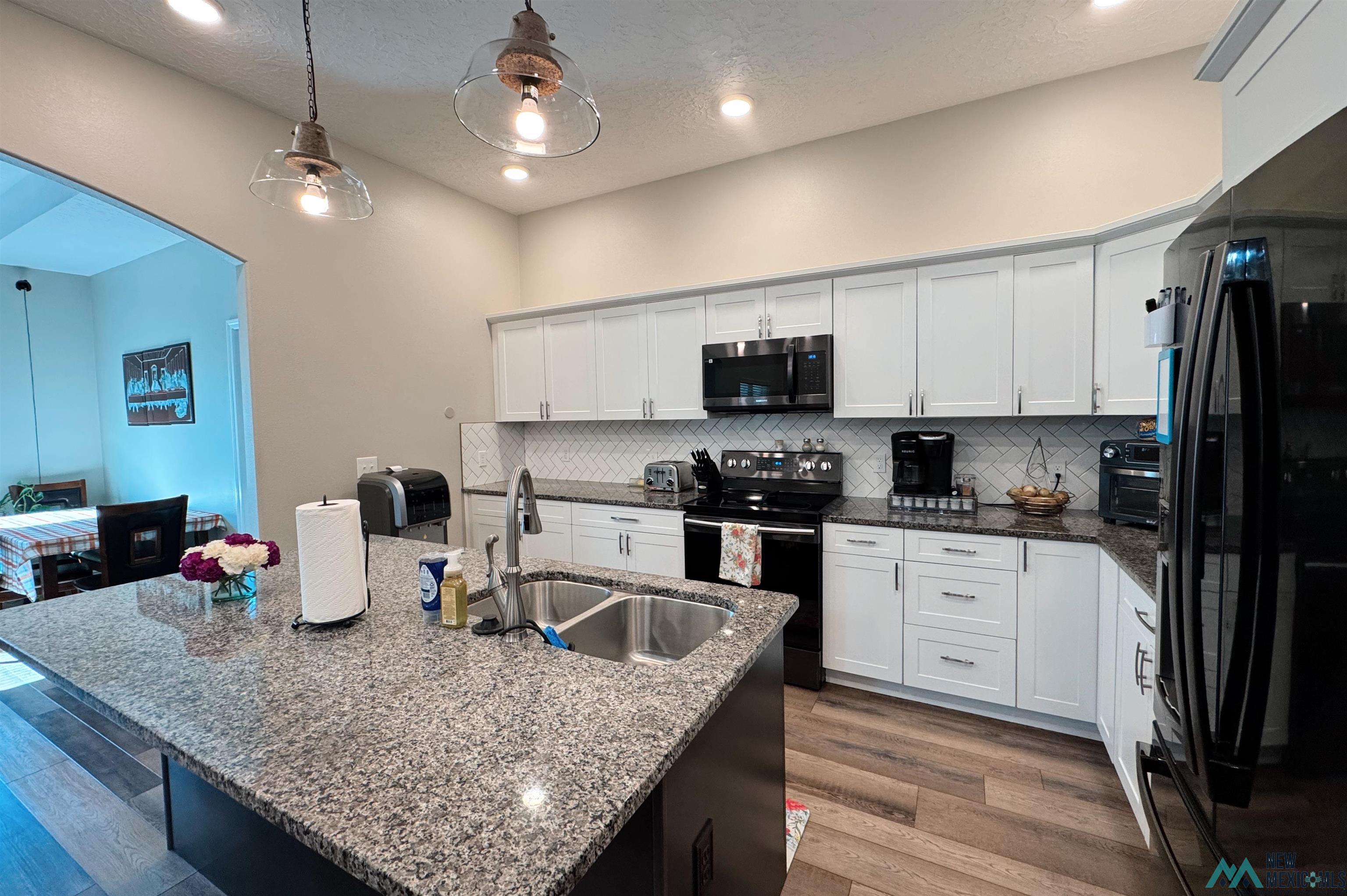 1220 Oakwood Circle