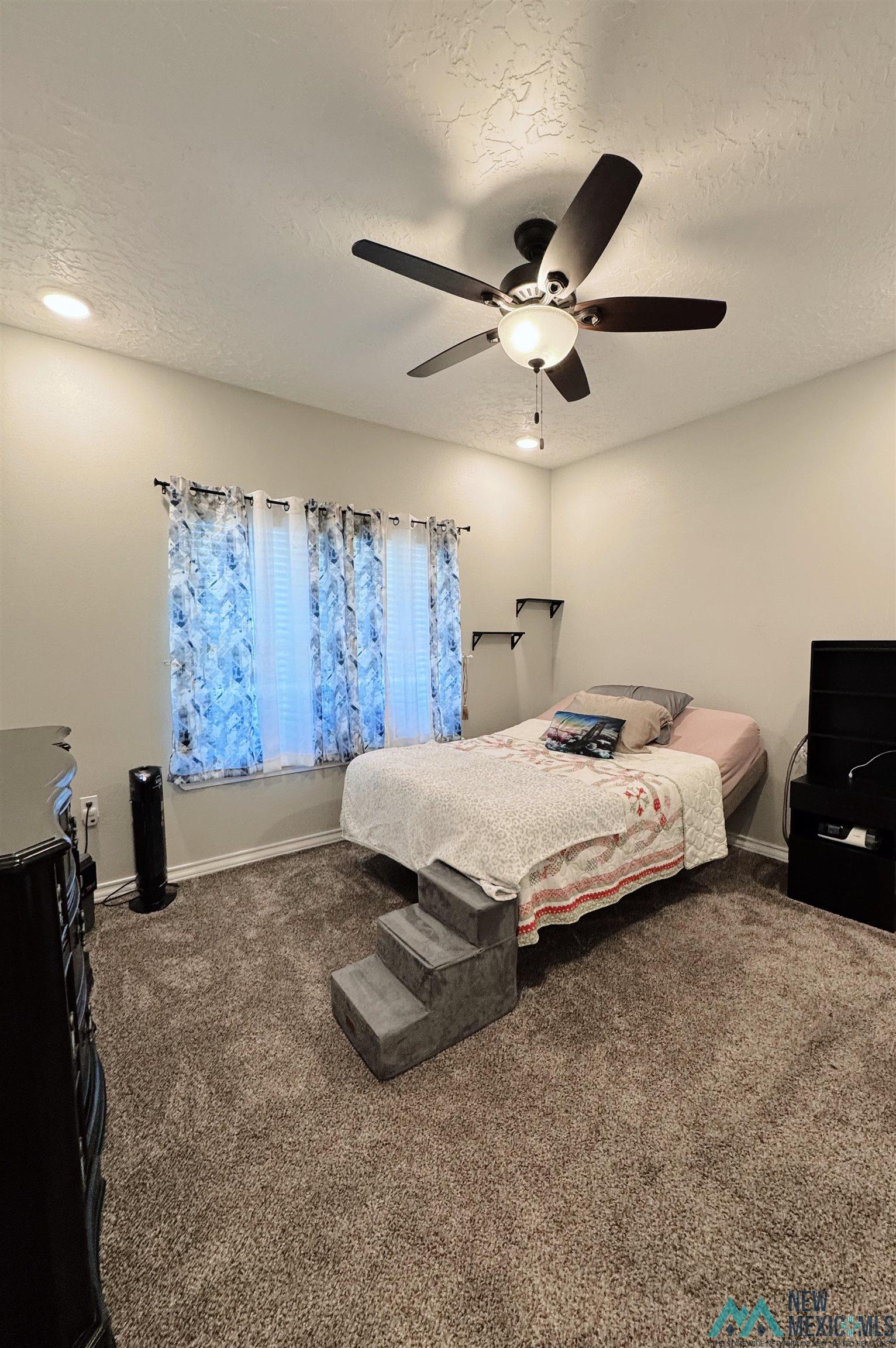 1220 Oakwood Circle