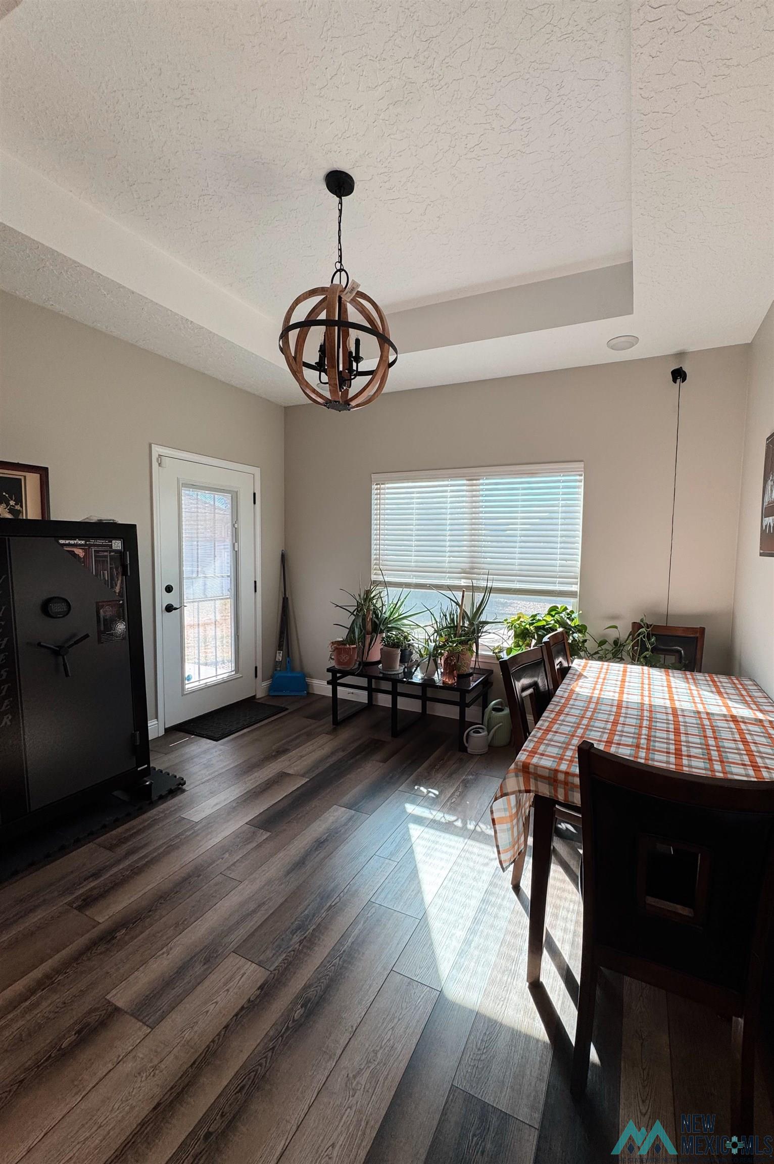 1220 Oakwood Circle