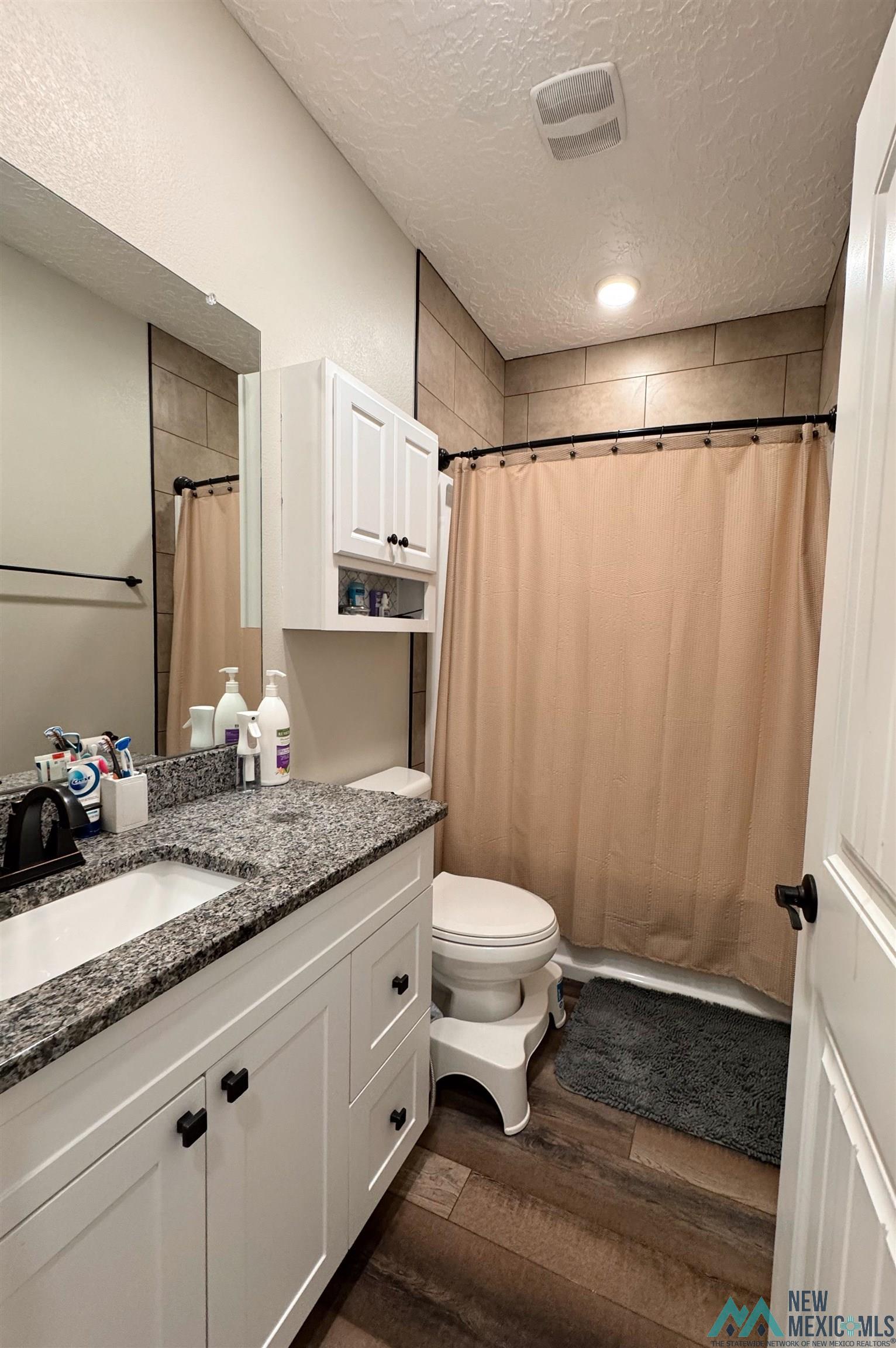 1220 Oakwood Circle
