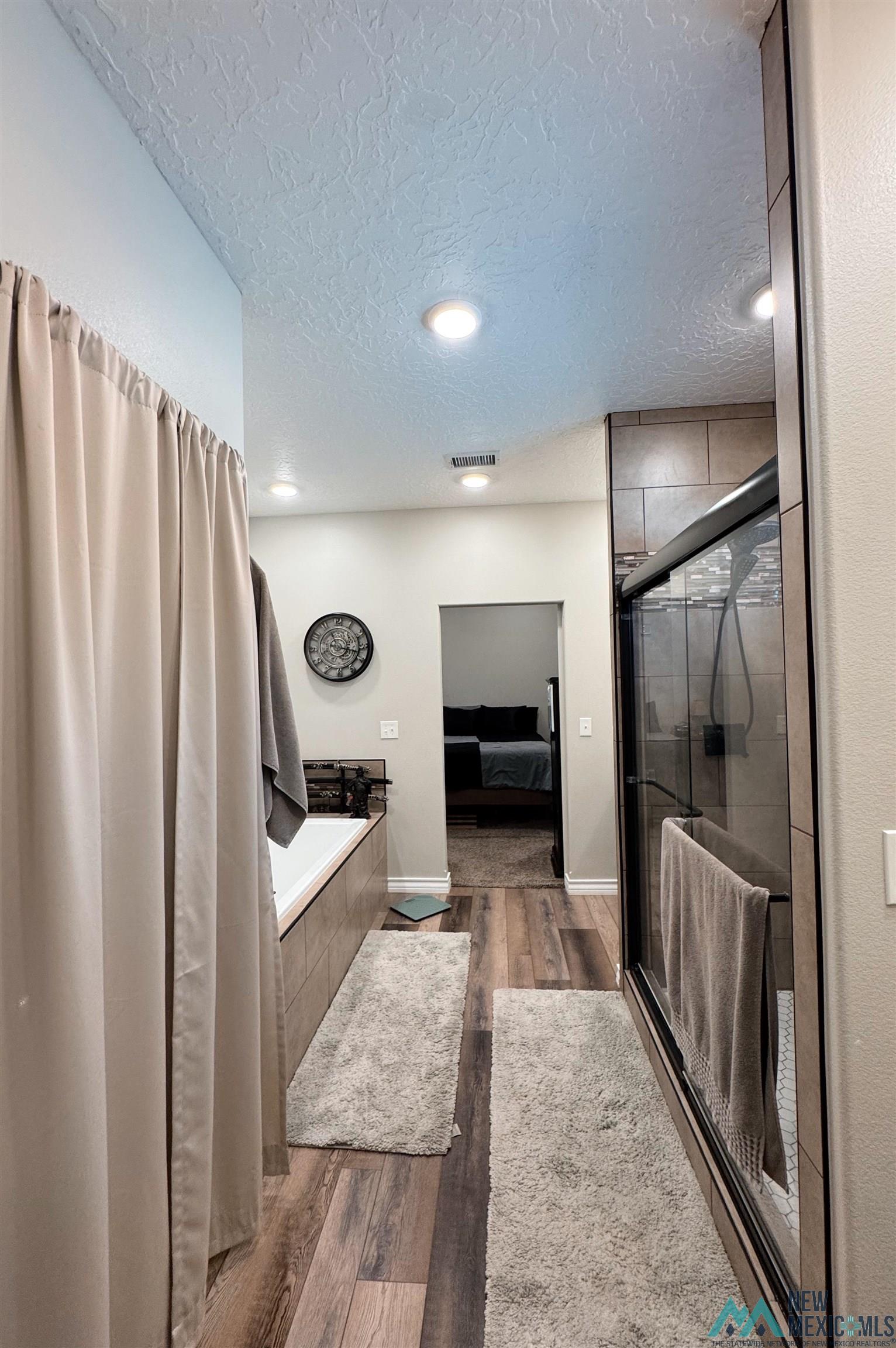 1220 Oakwood Circle
