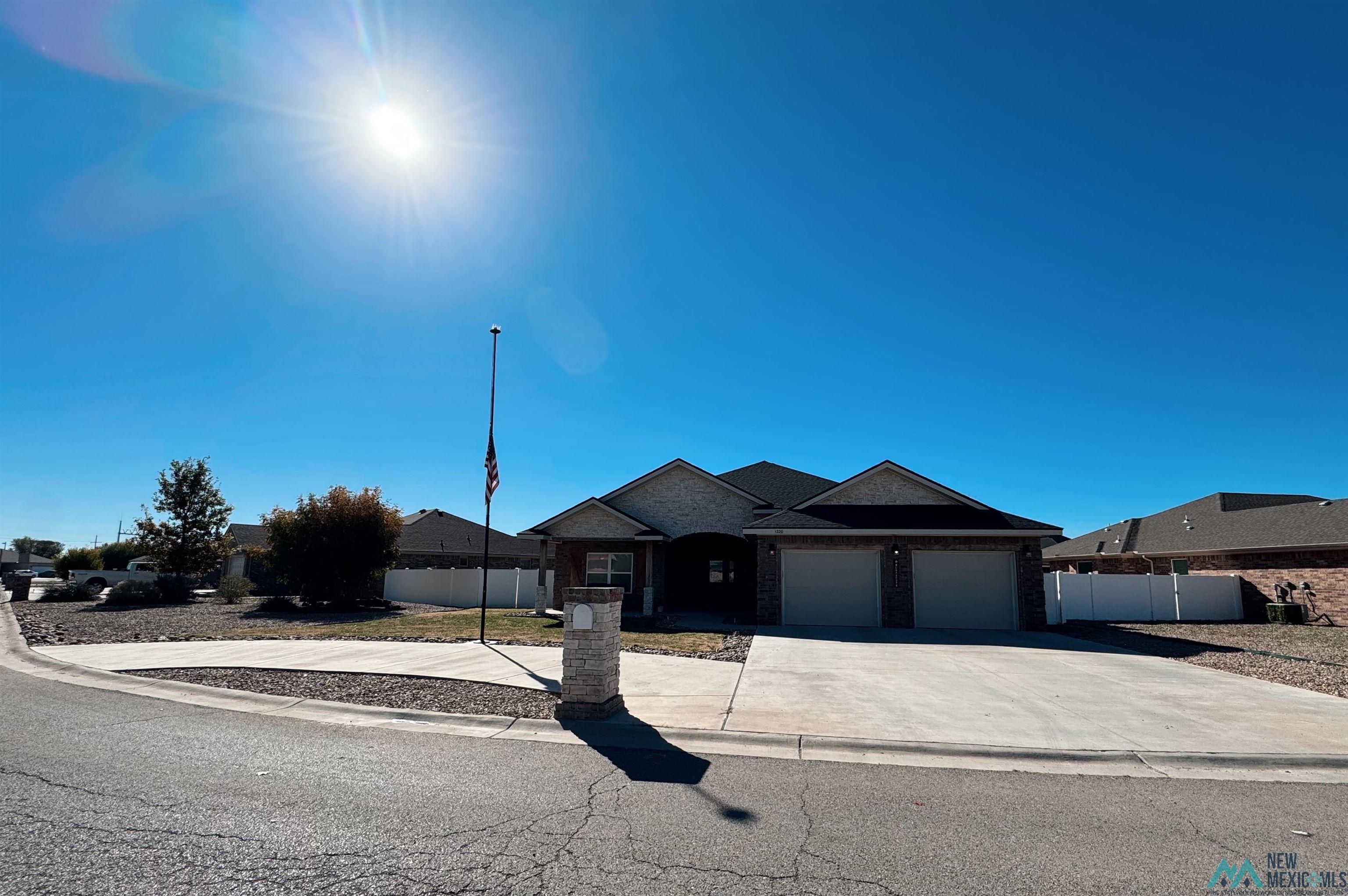 1220 Oakwood Circle