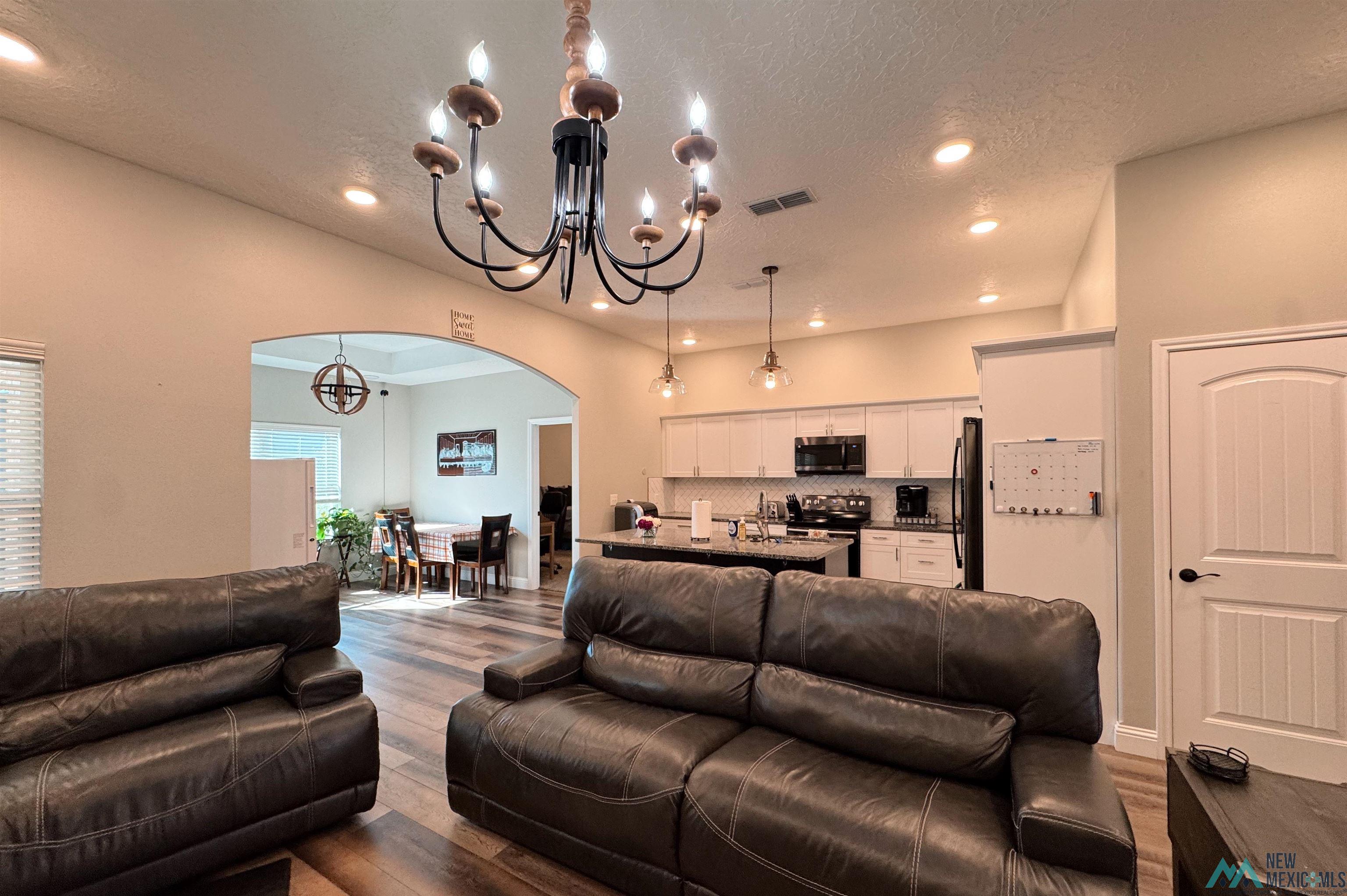 1220 Oakwood Circle