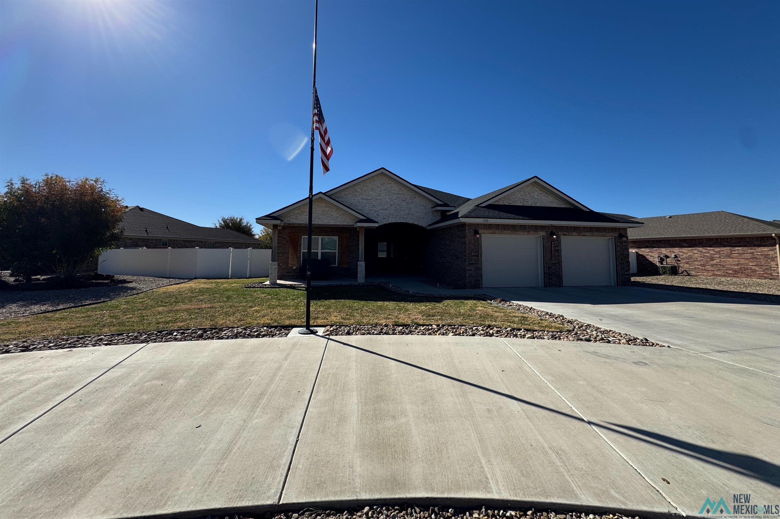 1220 Oakwood Circle