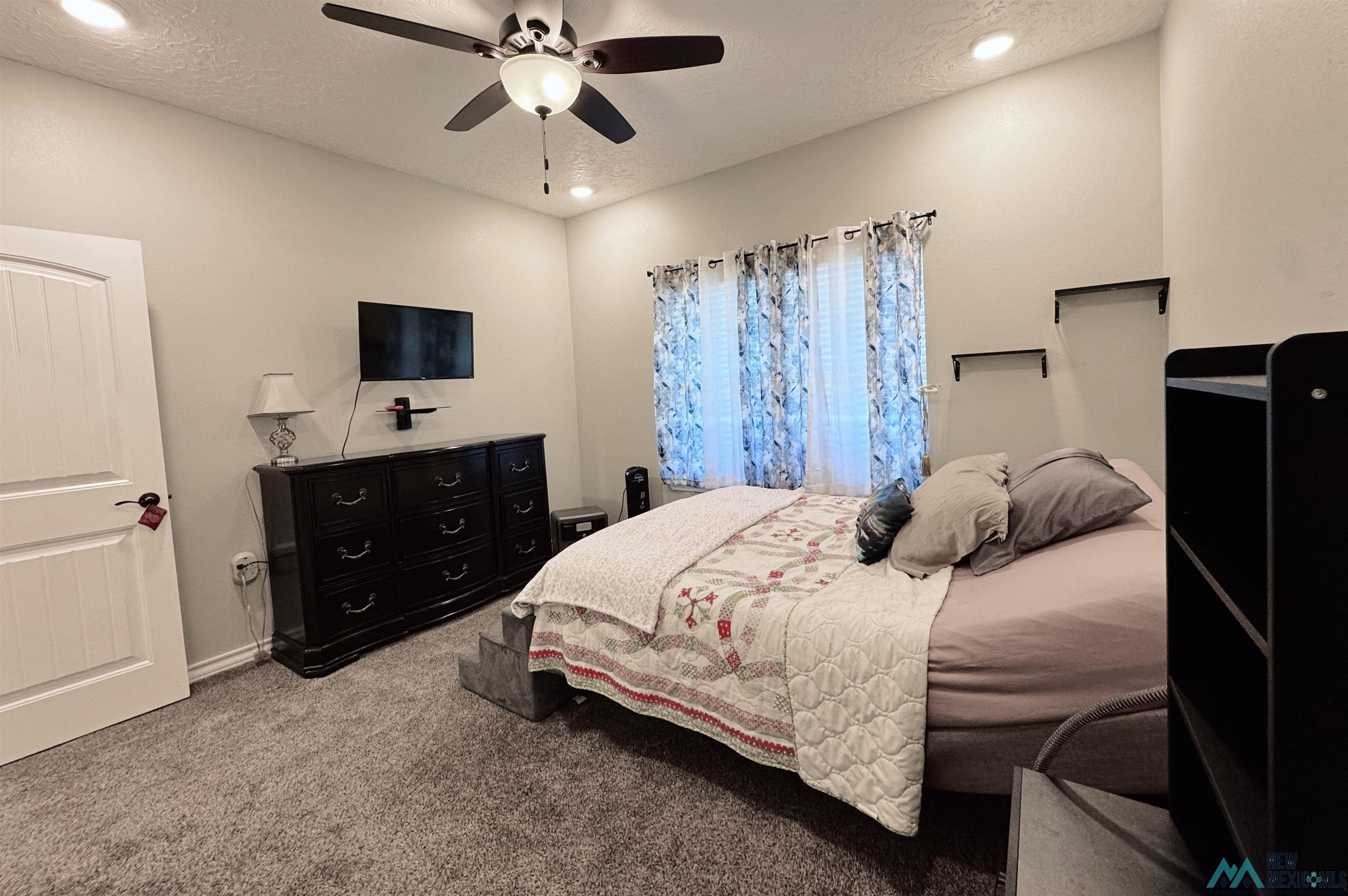 1220 Oakwood Circle