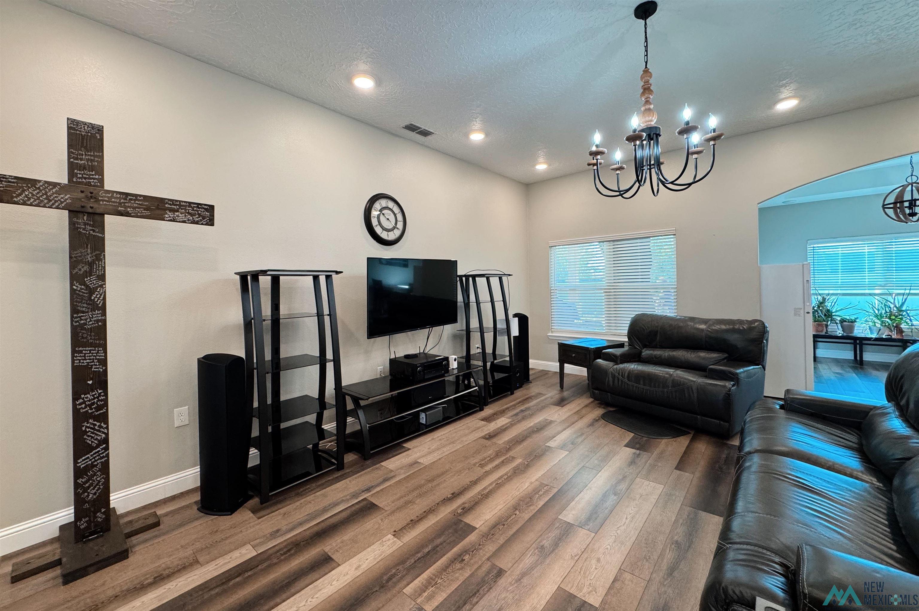 1220 Oakwood Circle