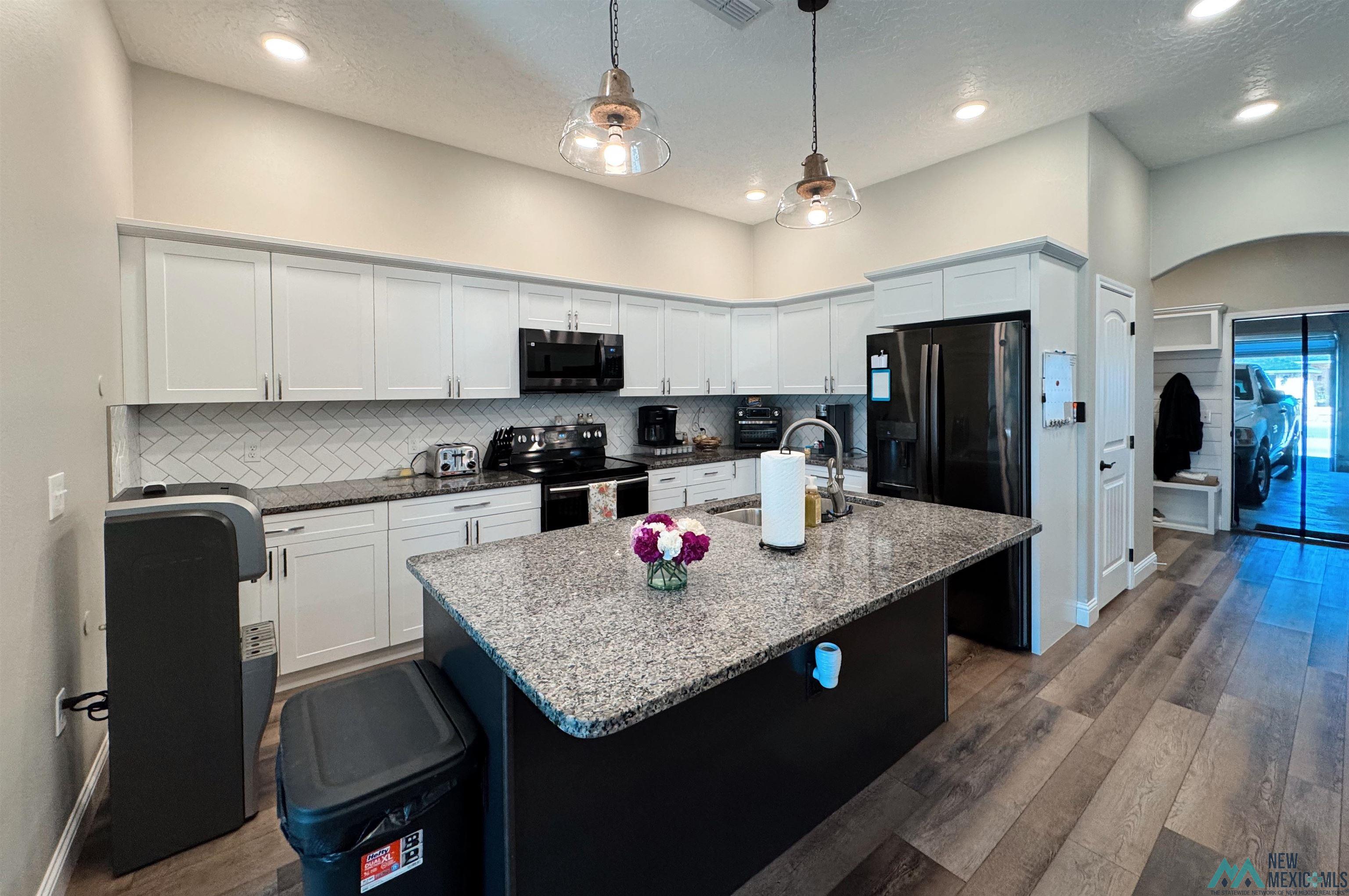1220 Oakwood Circle