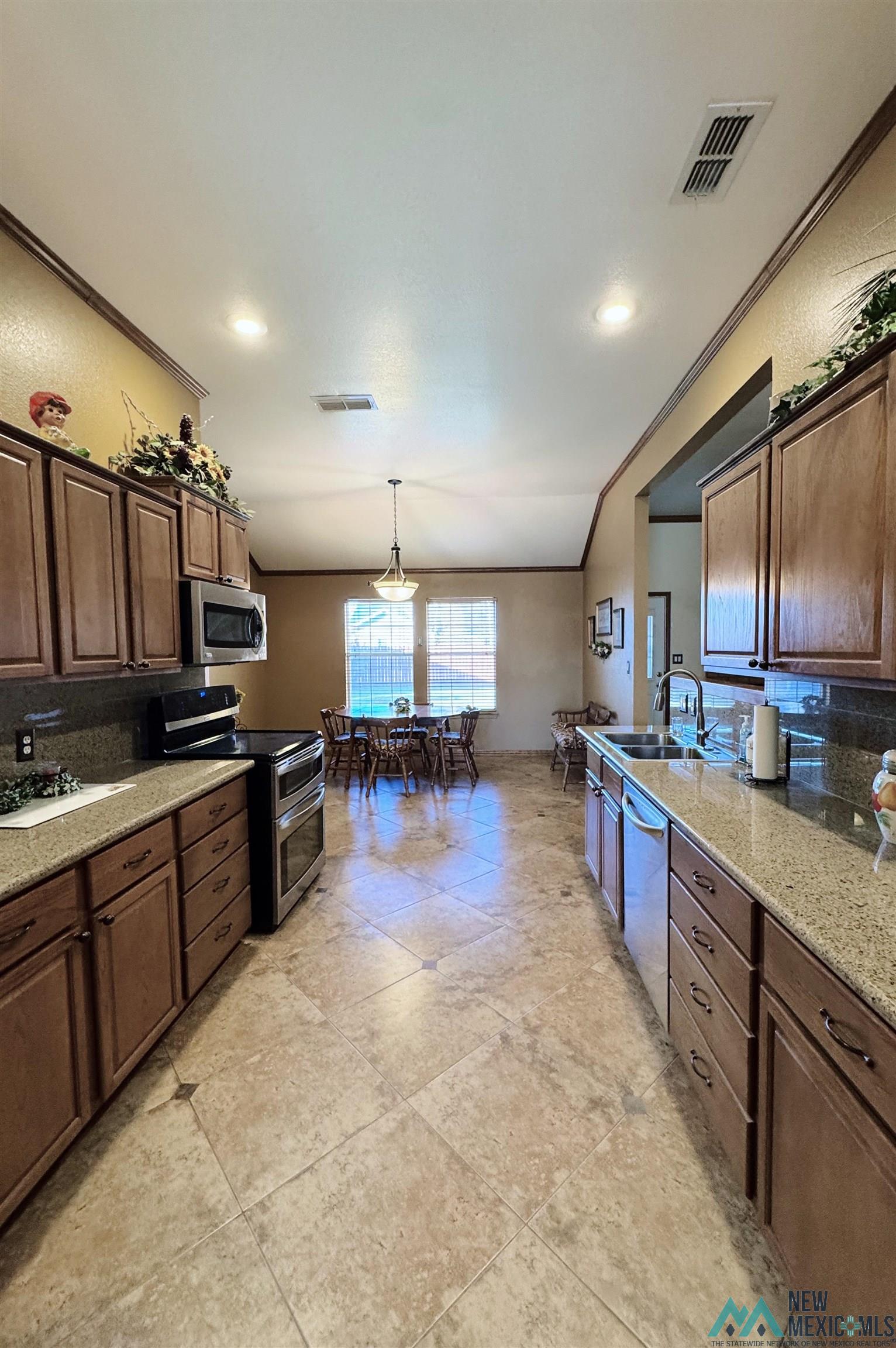 2304 Northglen