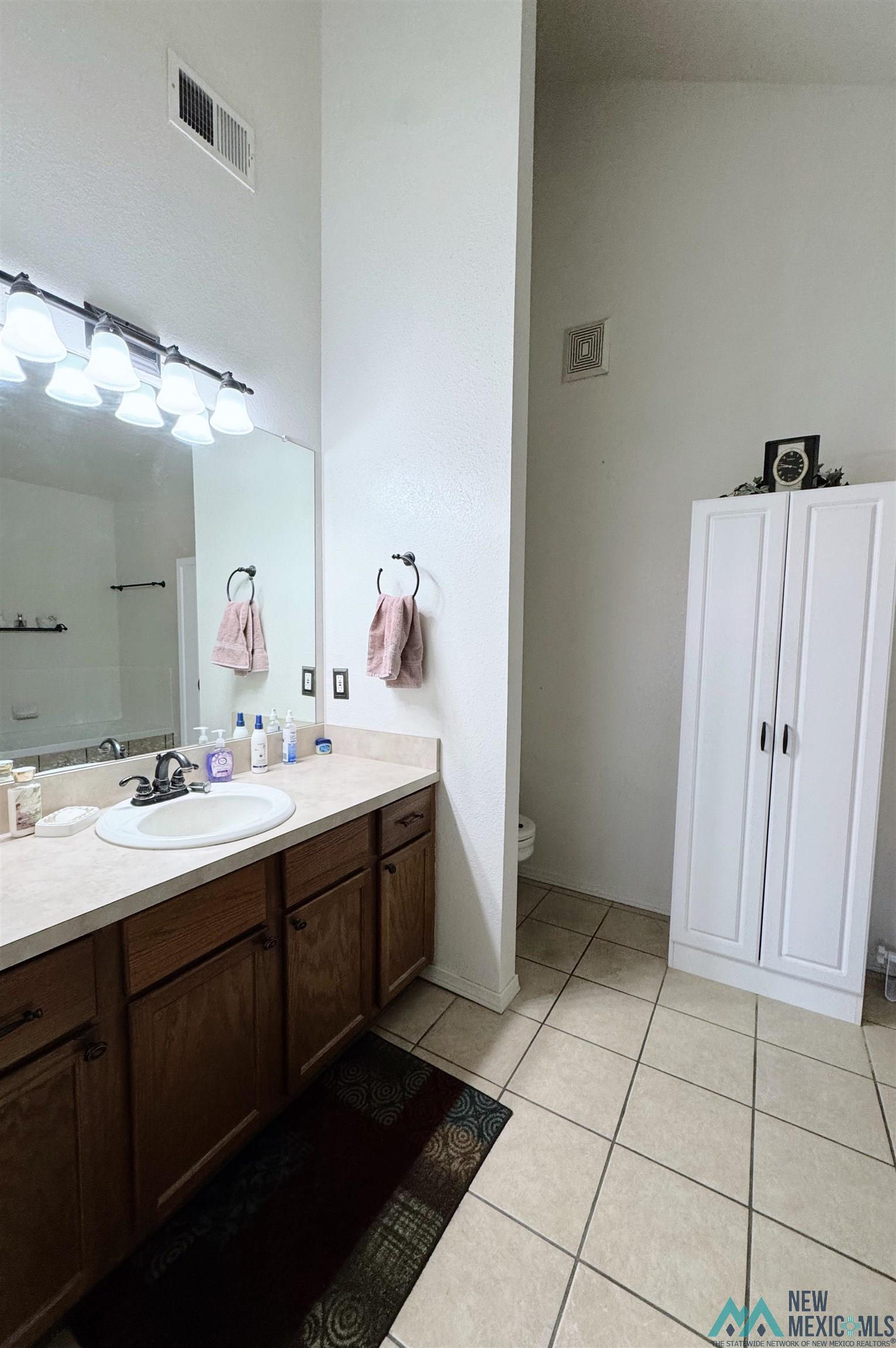 2304 Northglen