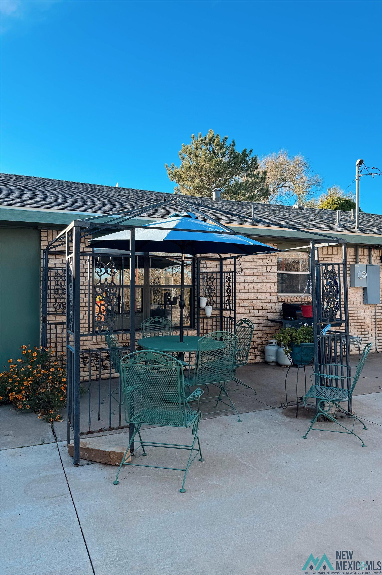 7 Pineway Boulevard