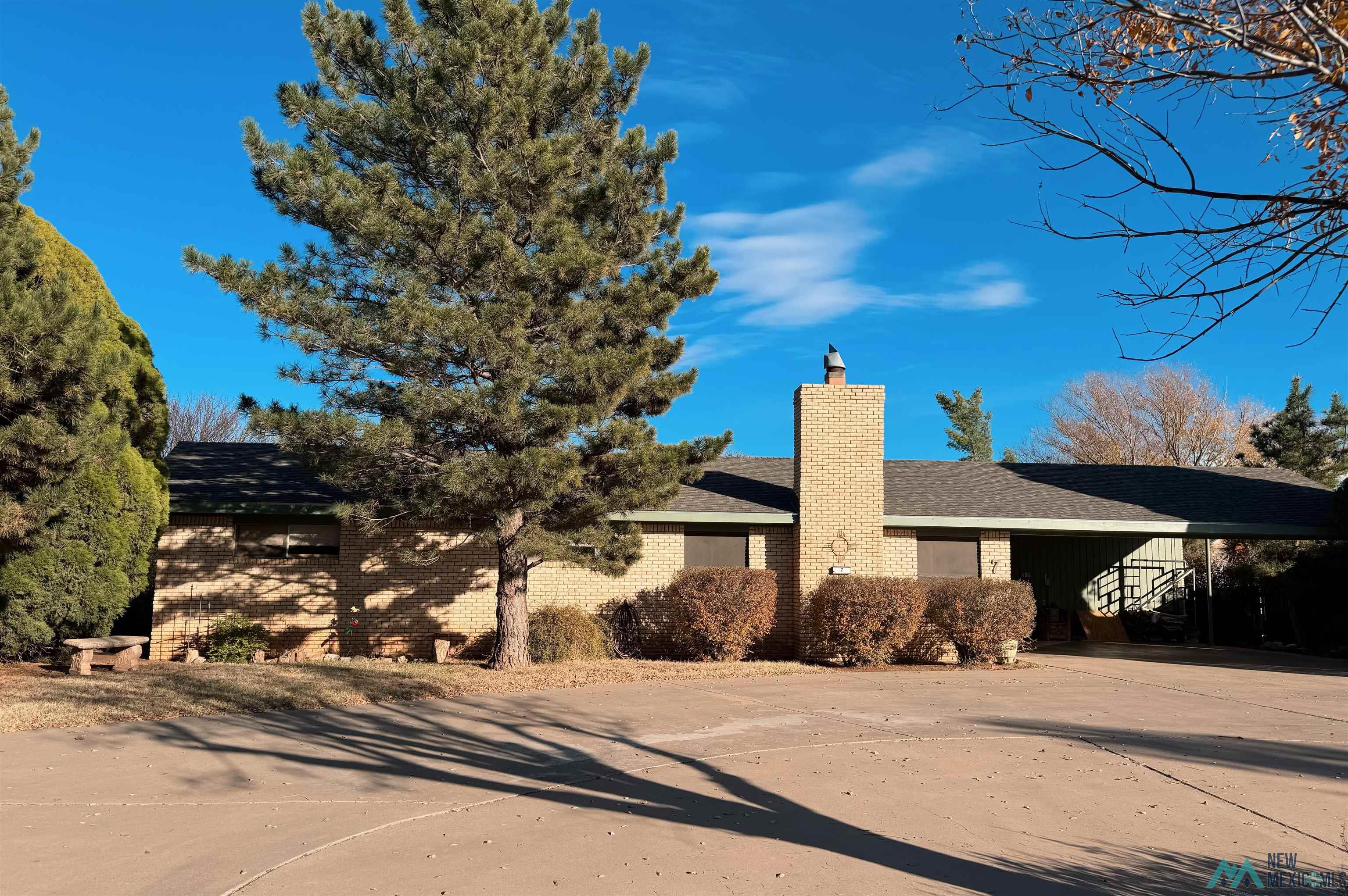 7 Pineway Boulevard