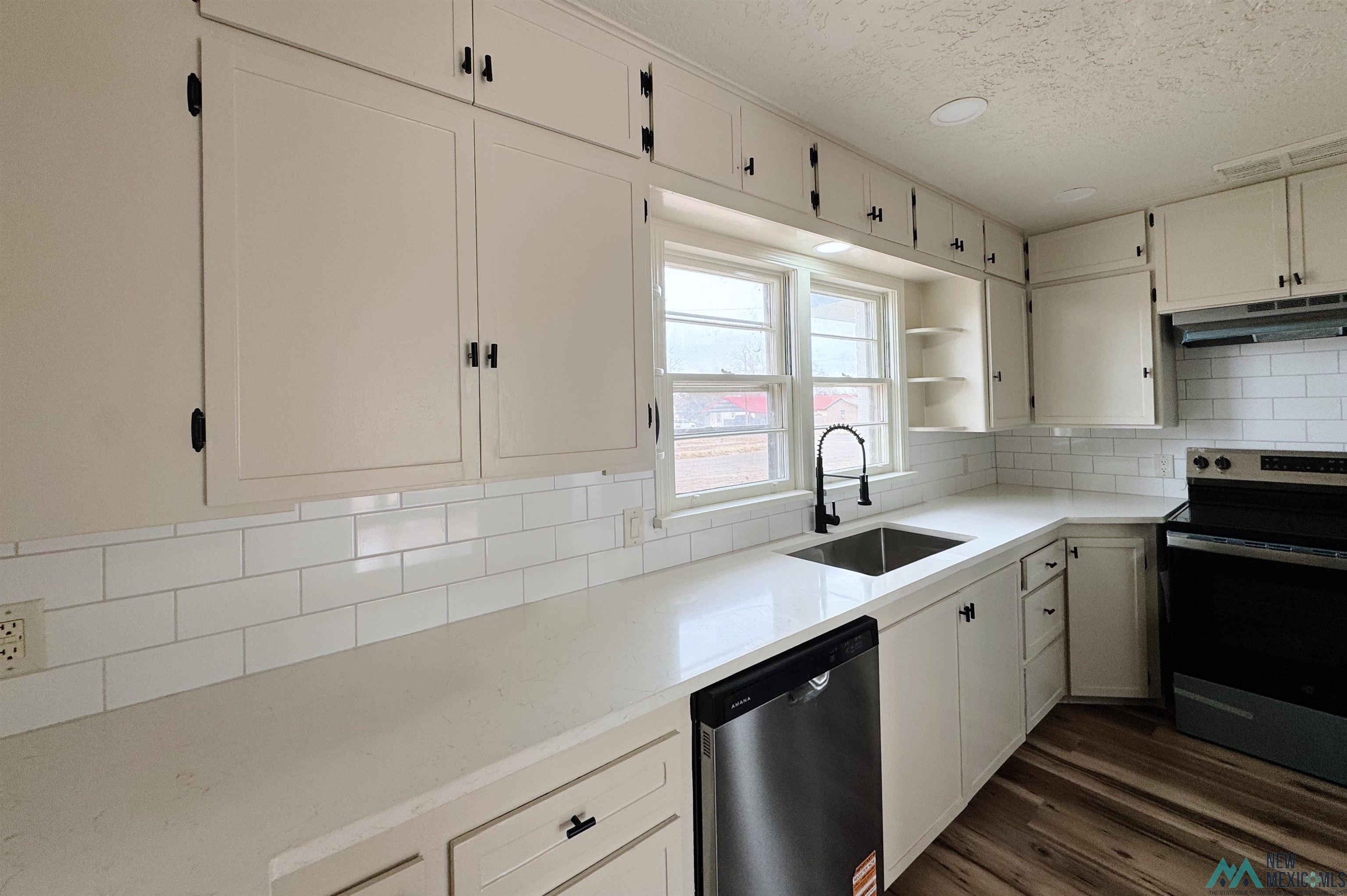 325 E 16th Street