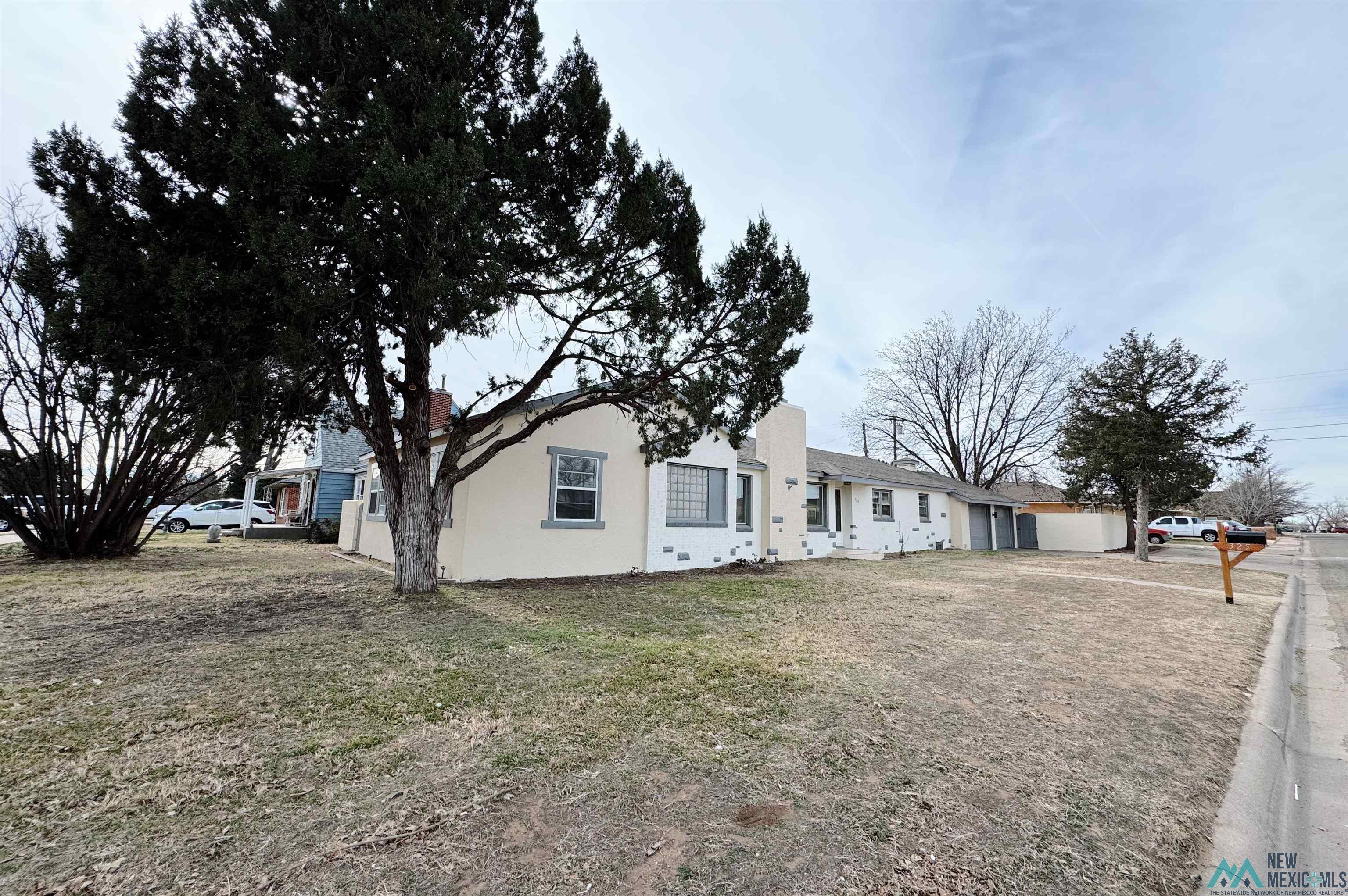 325 E 16th Street