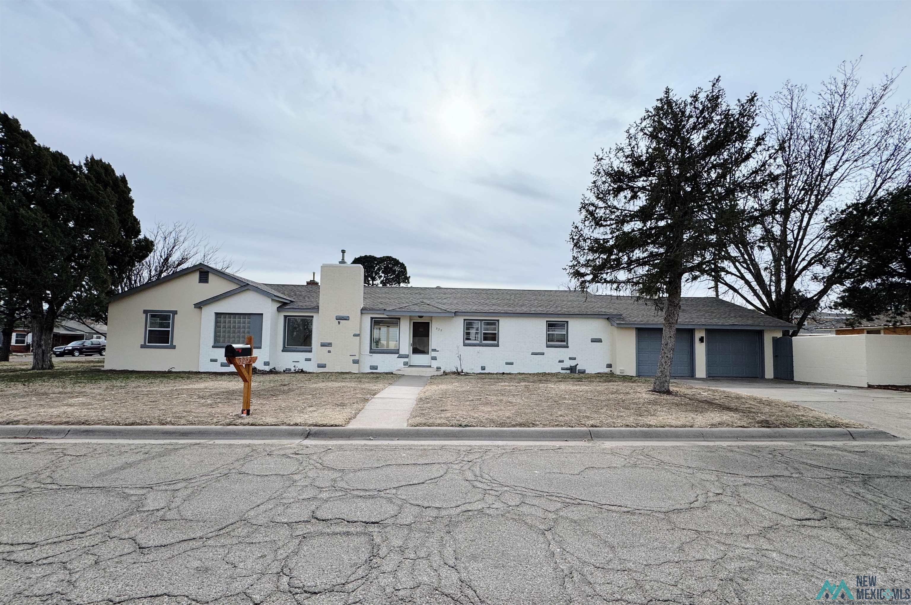 325 E 16th Street