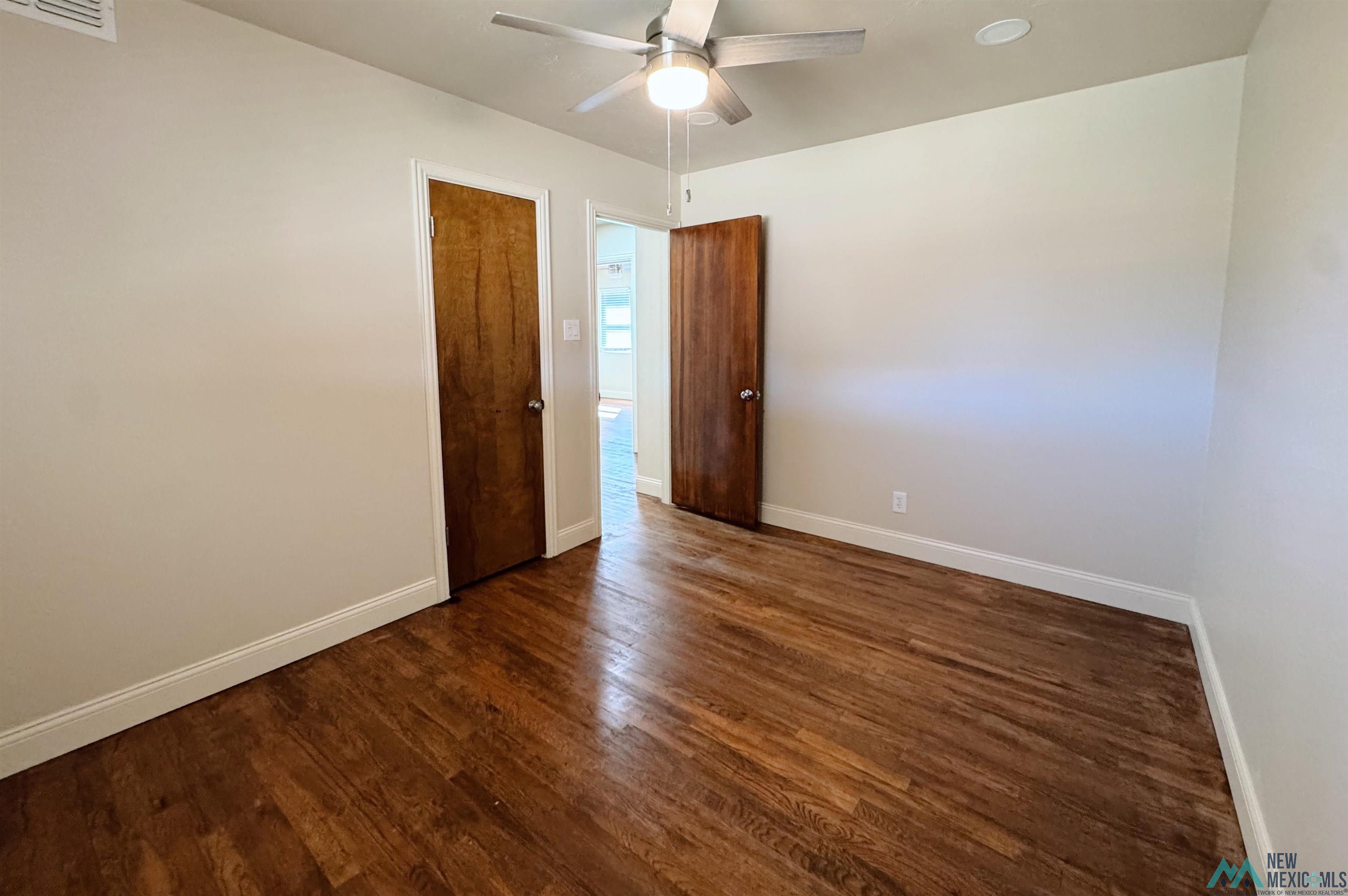 212 W Plains