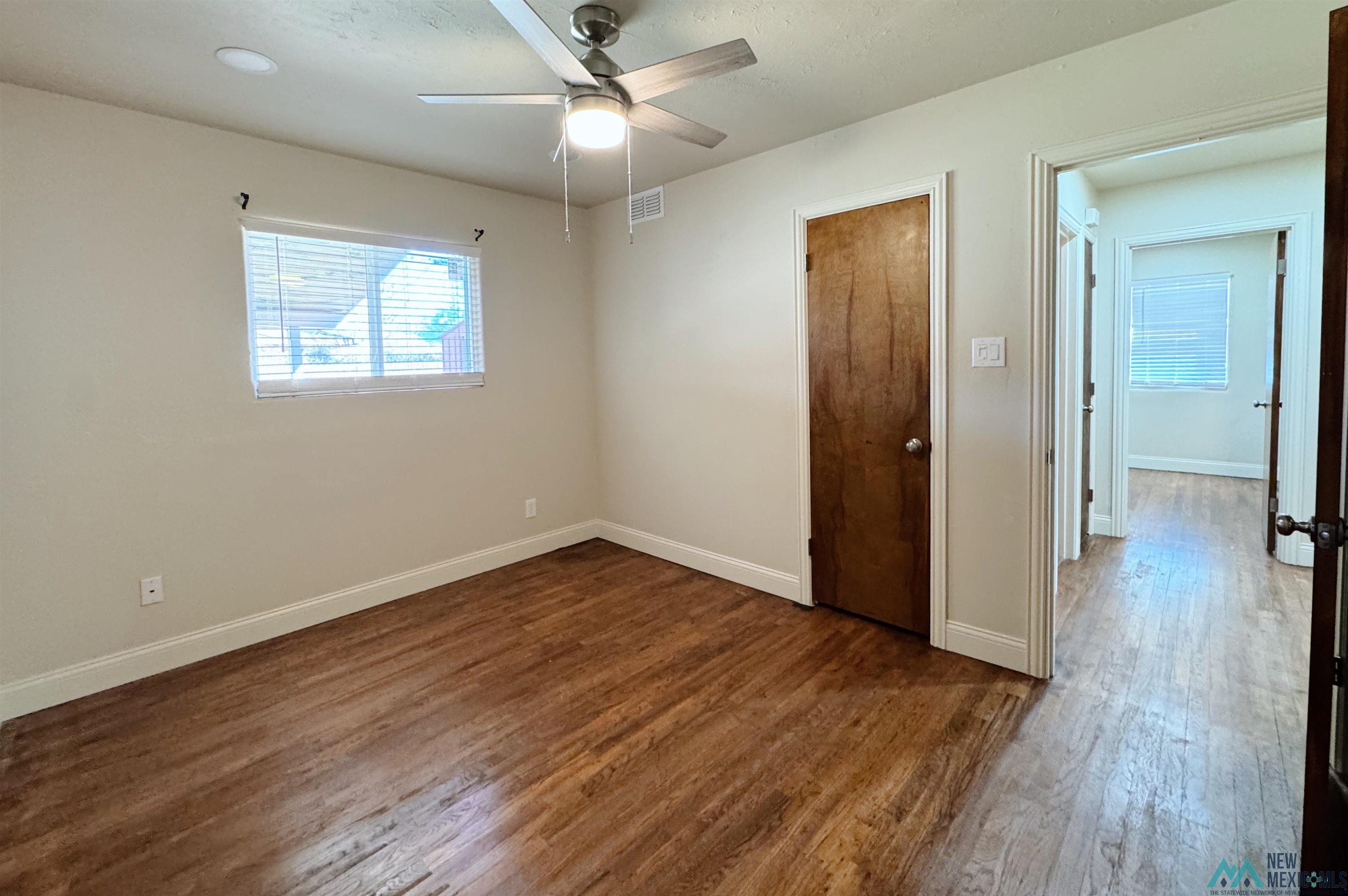 212 W Plains