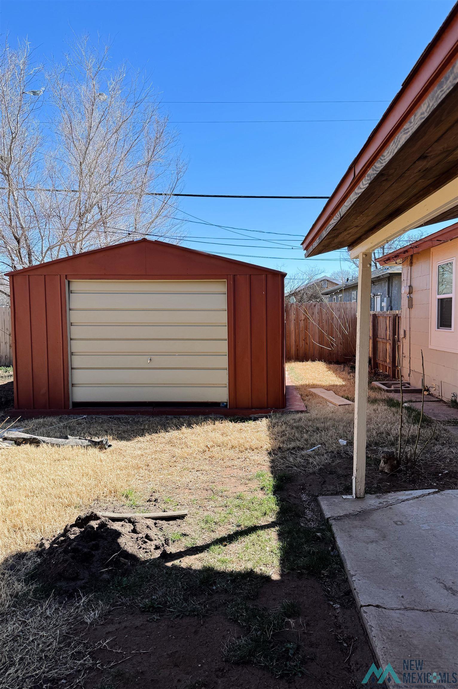 212 W Plains
