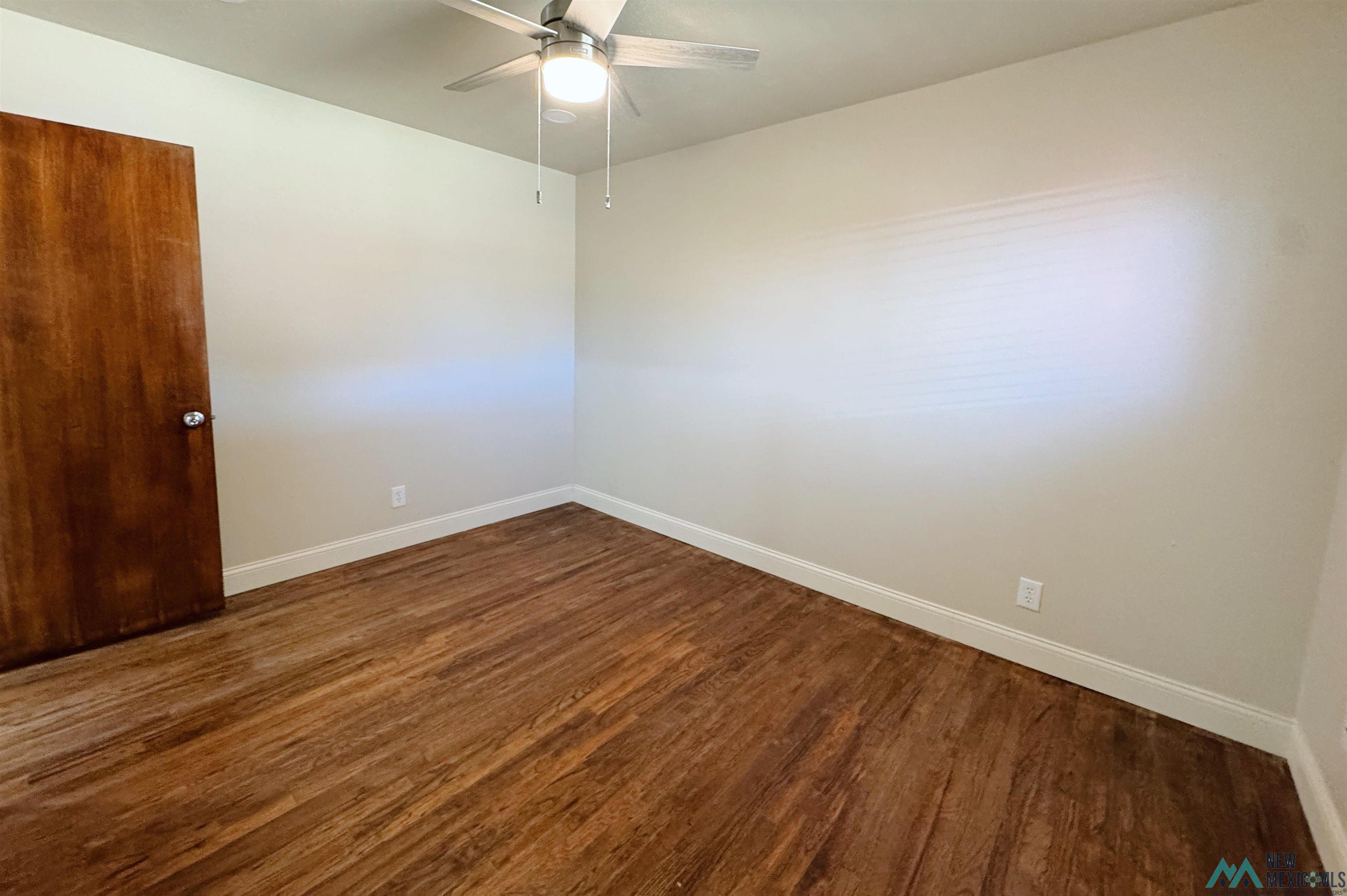 212 W Plains