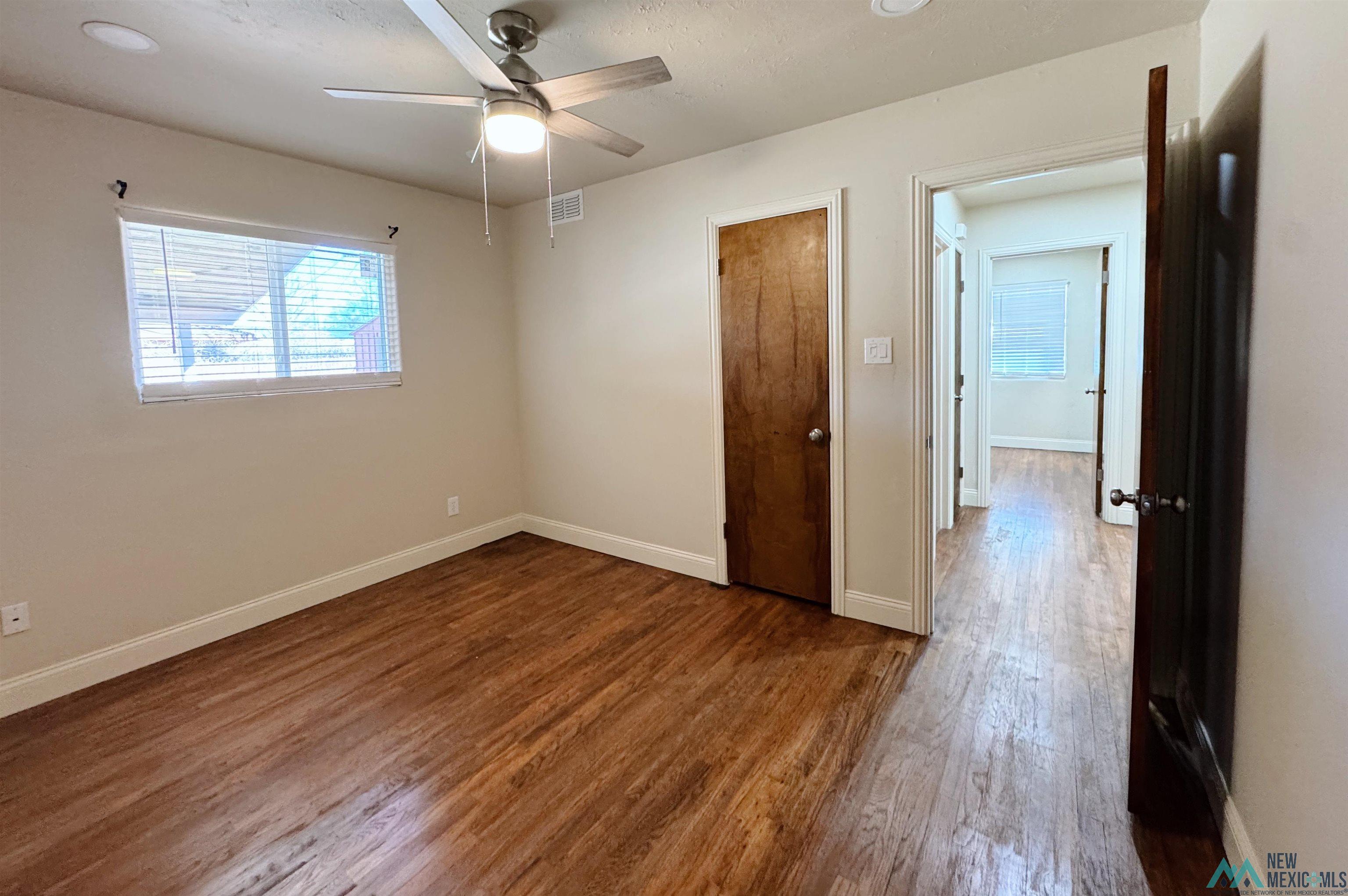 212 W Plains