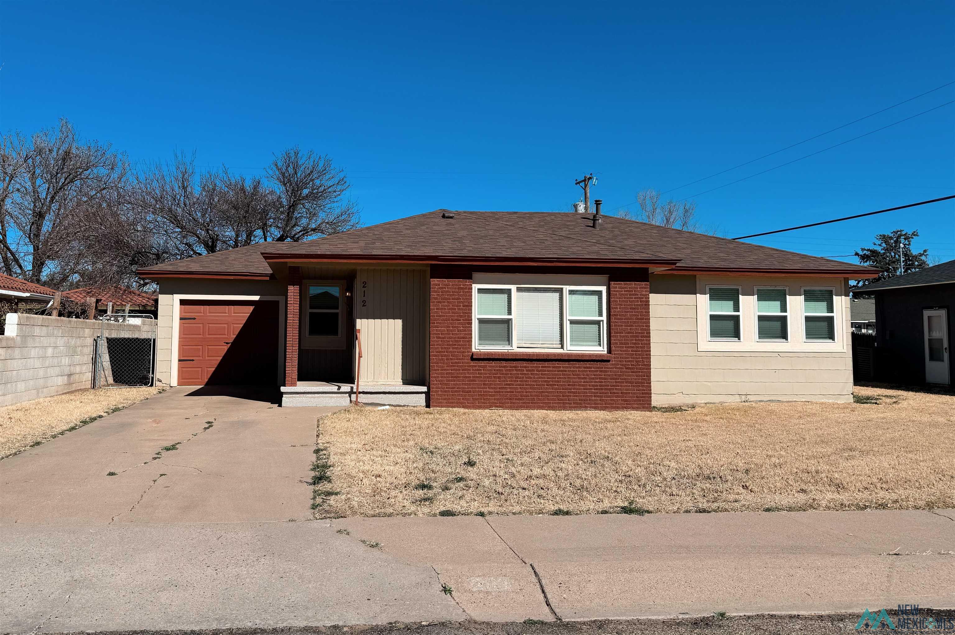 212 W Plains