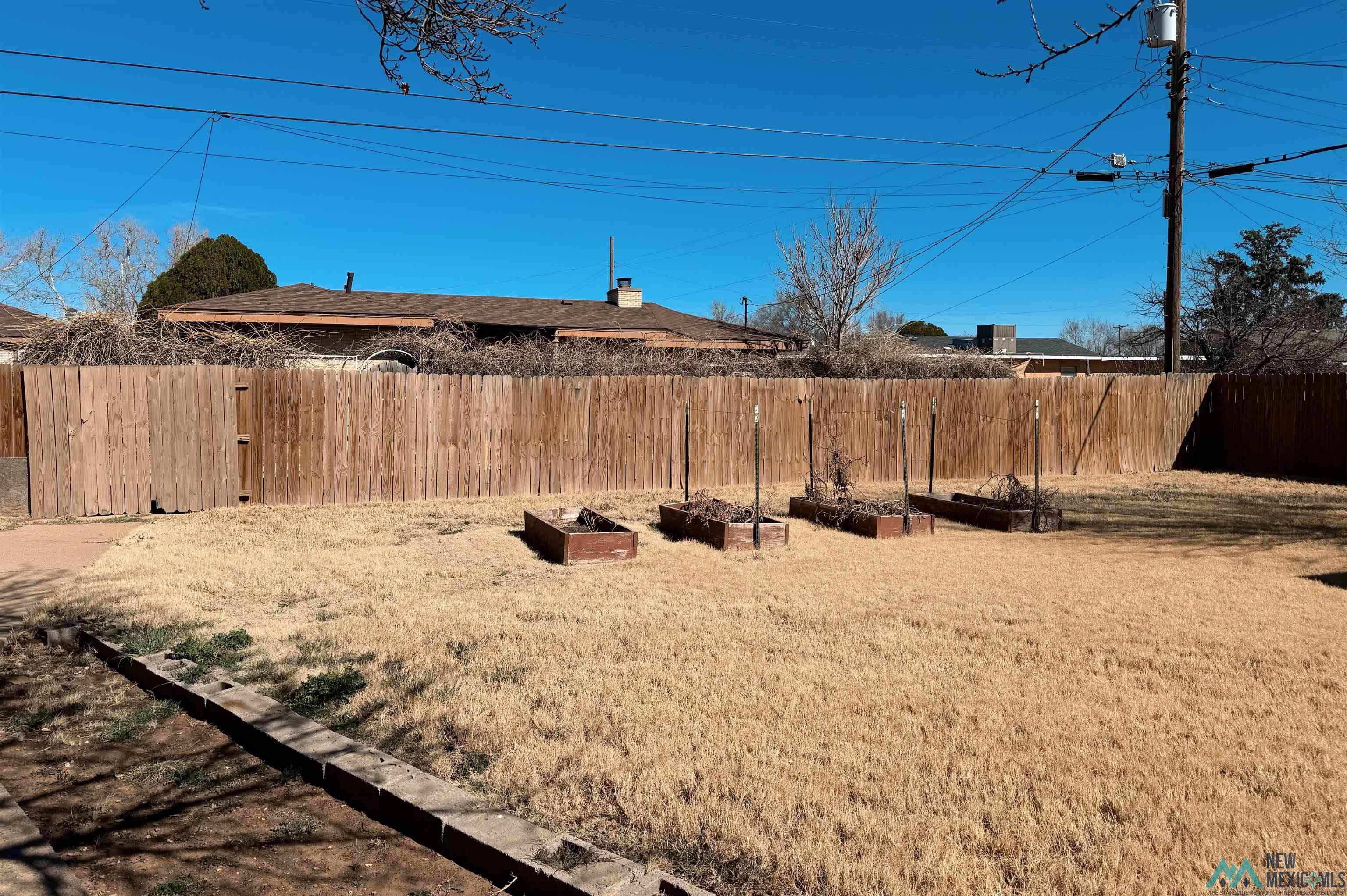 212 W Plains