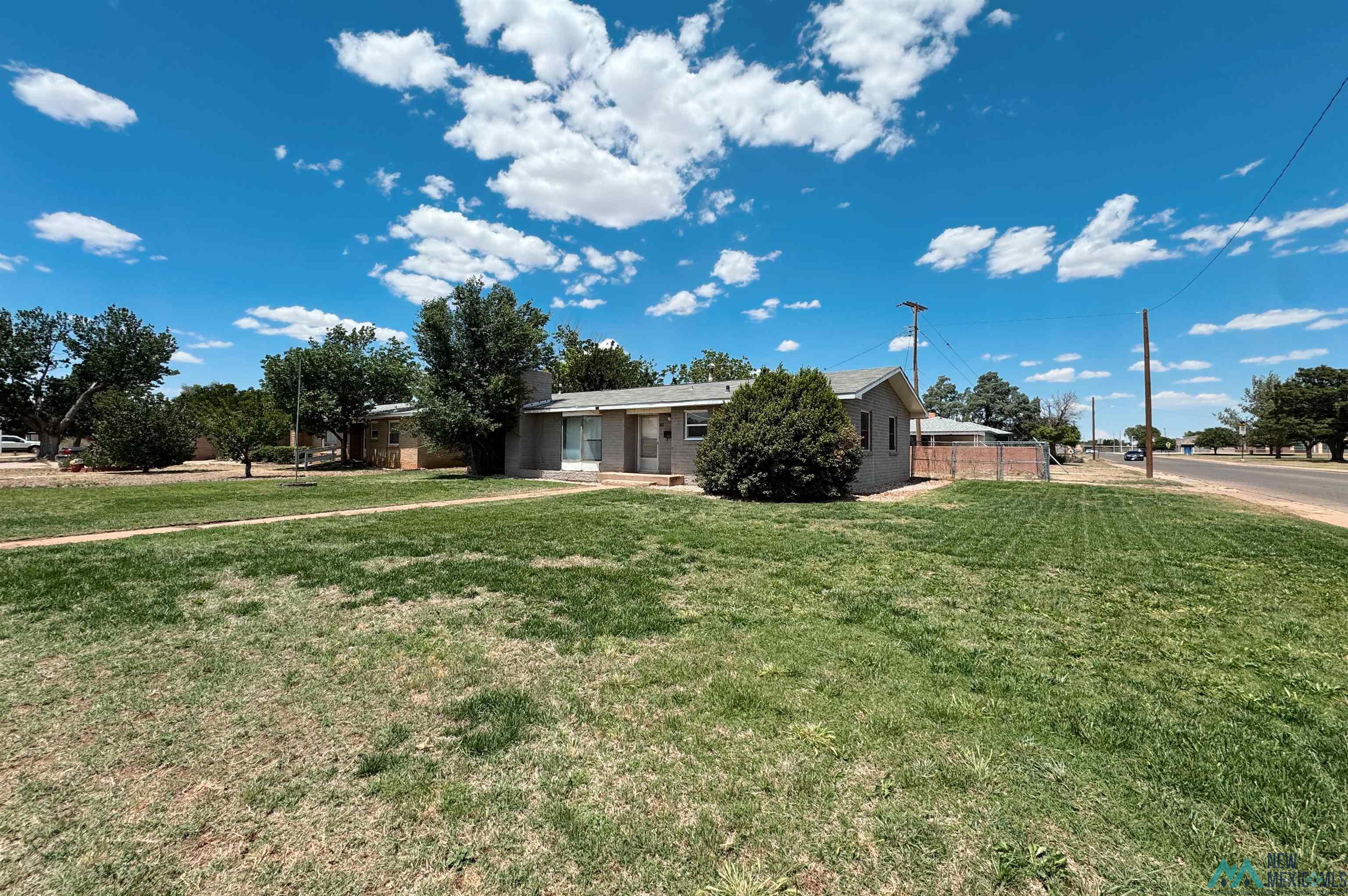 100 W Yucca Avenue