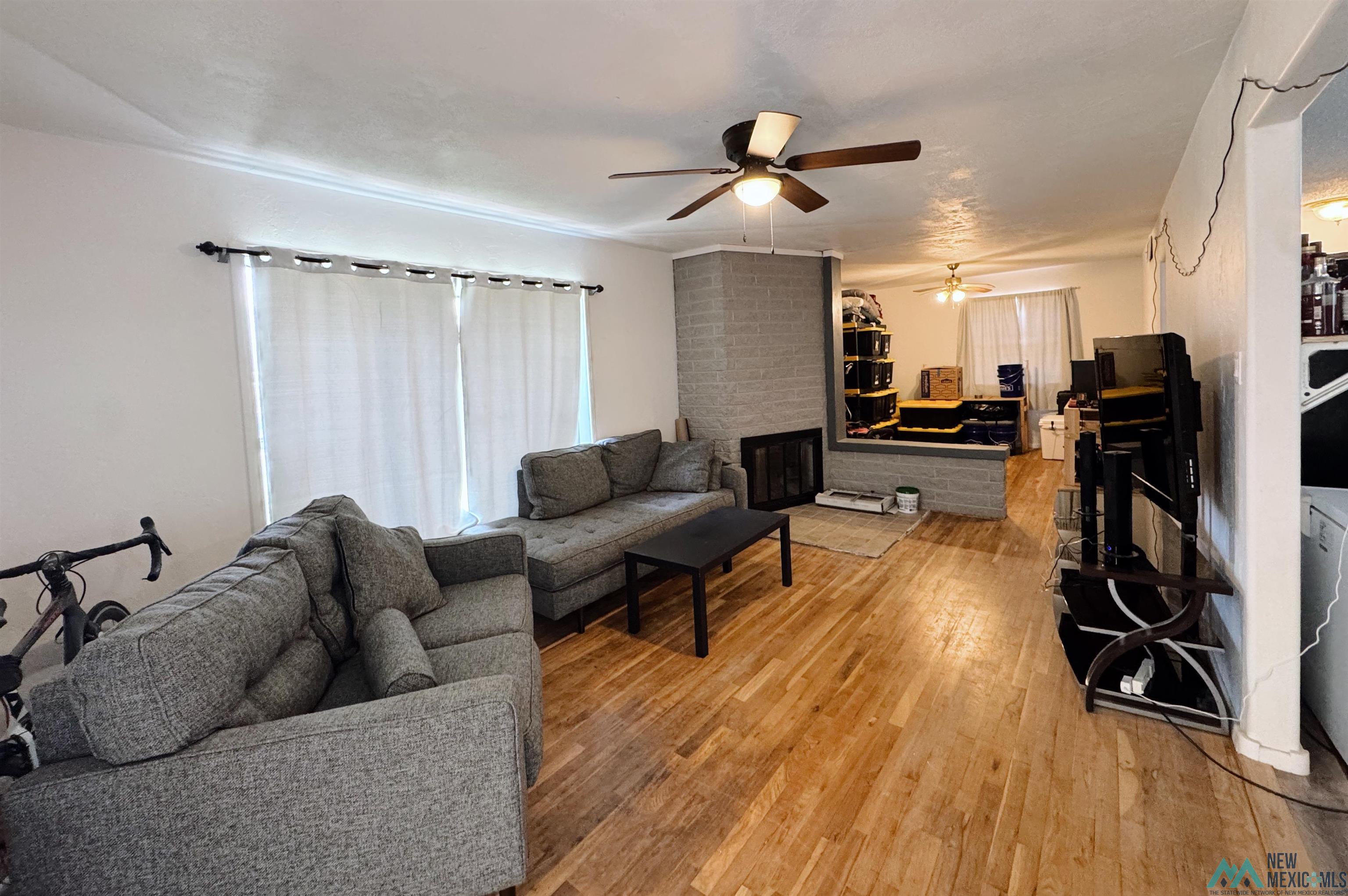 100 W Yucca Avenue