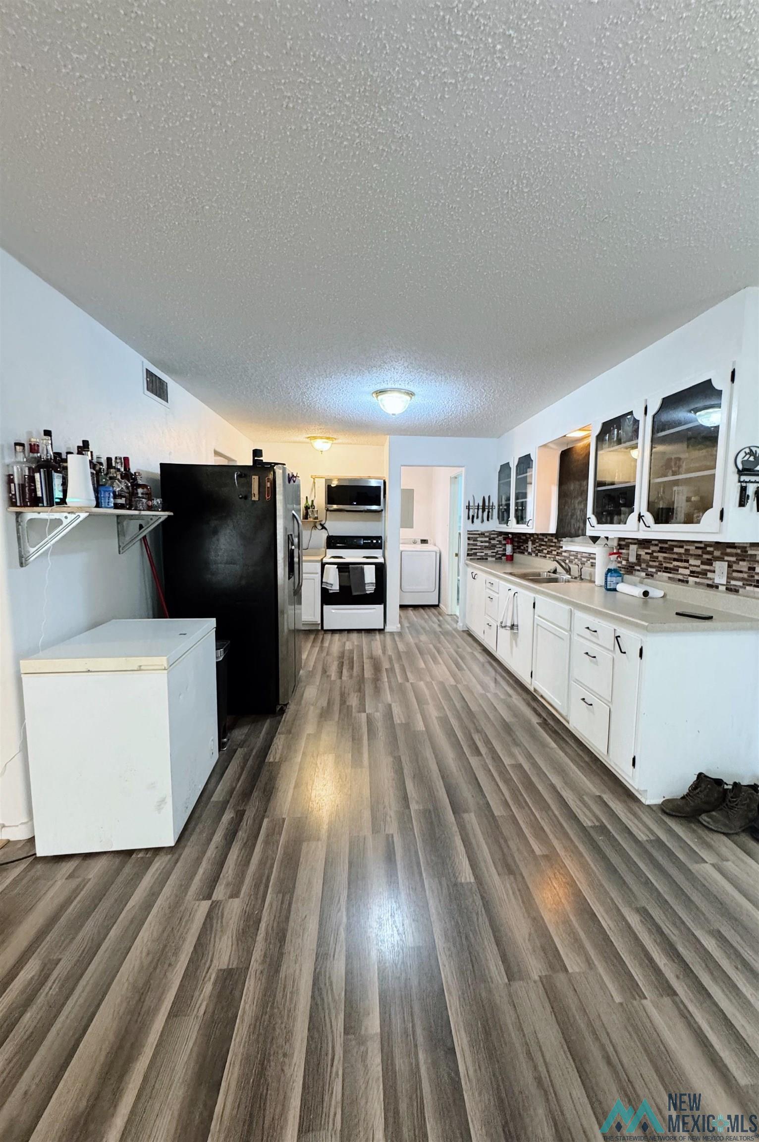 100 W Yucca Avenue