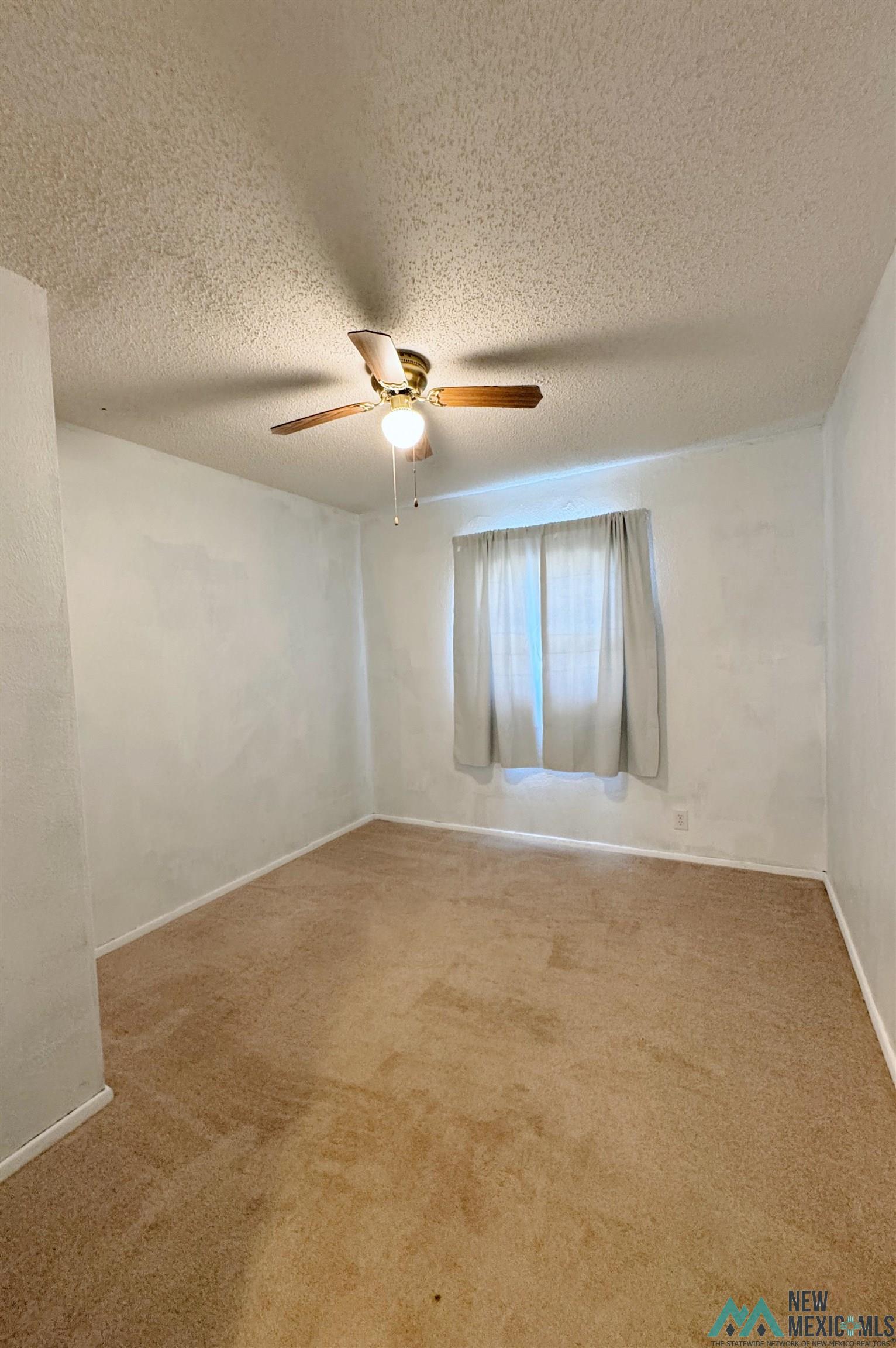 100 W Yucca Avenue