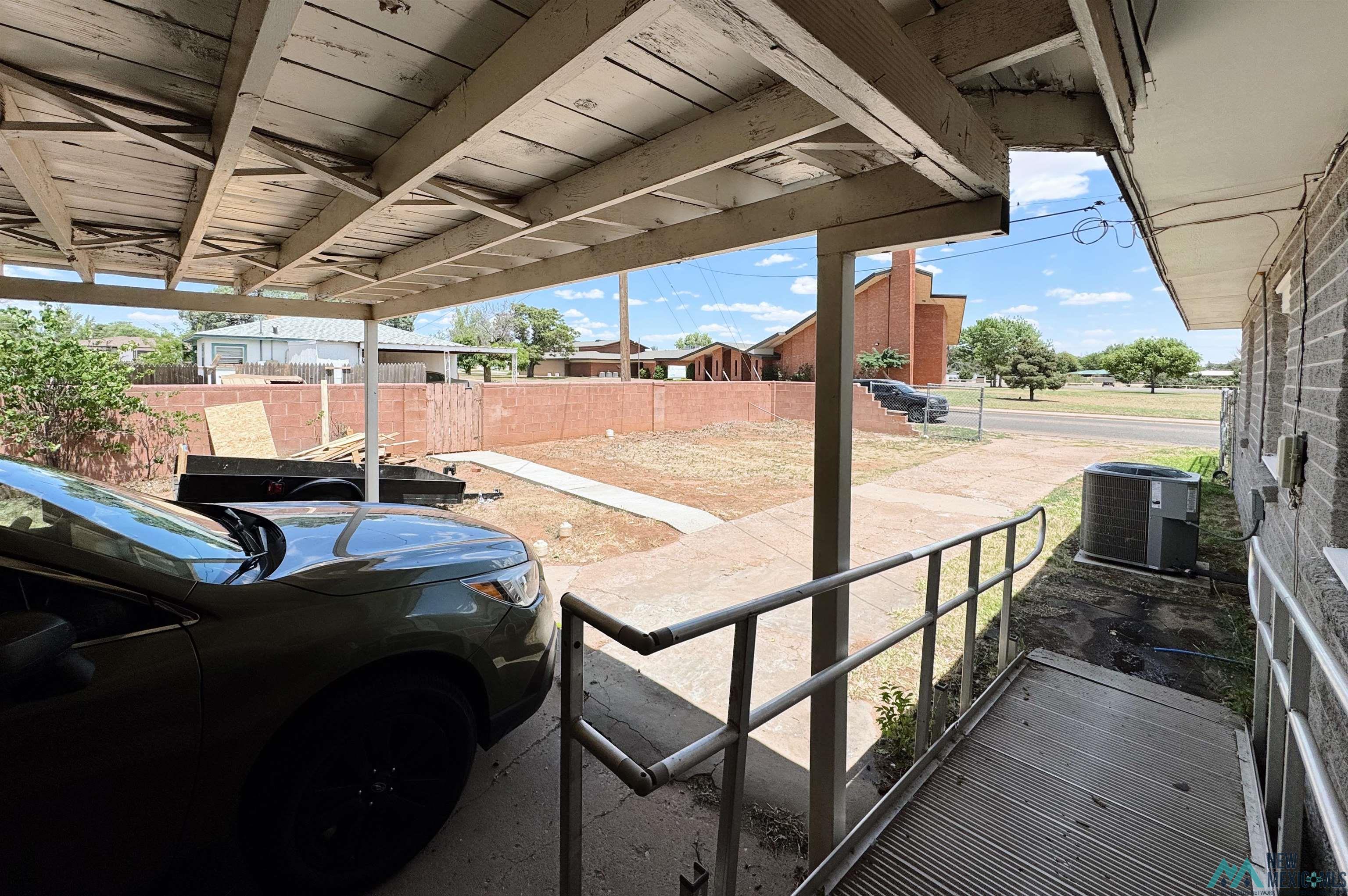 100 W Yucca Avenue