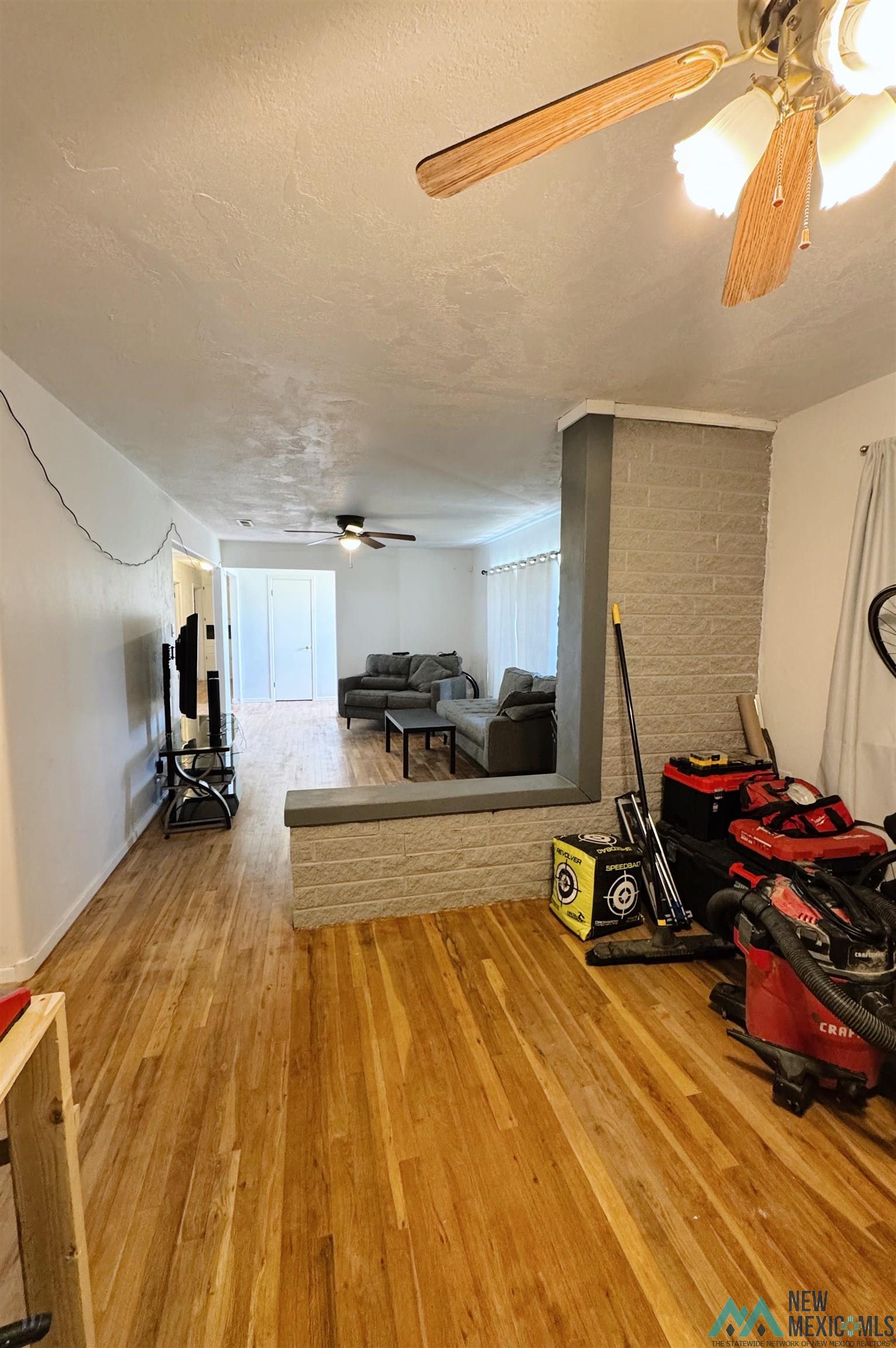 100 W Yucca Avenue