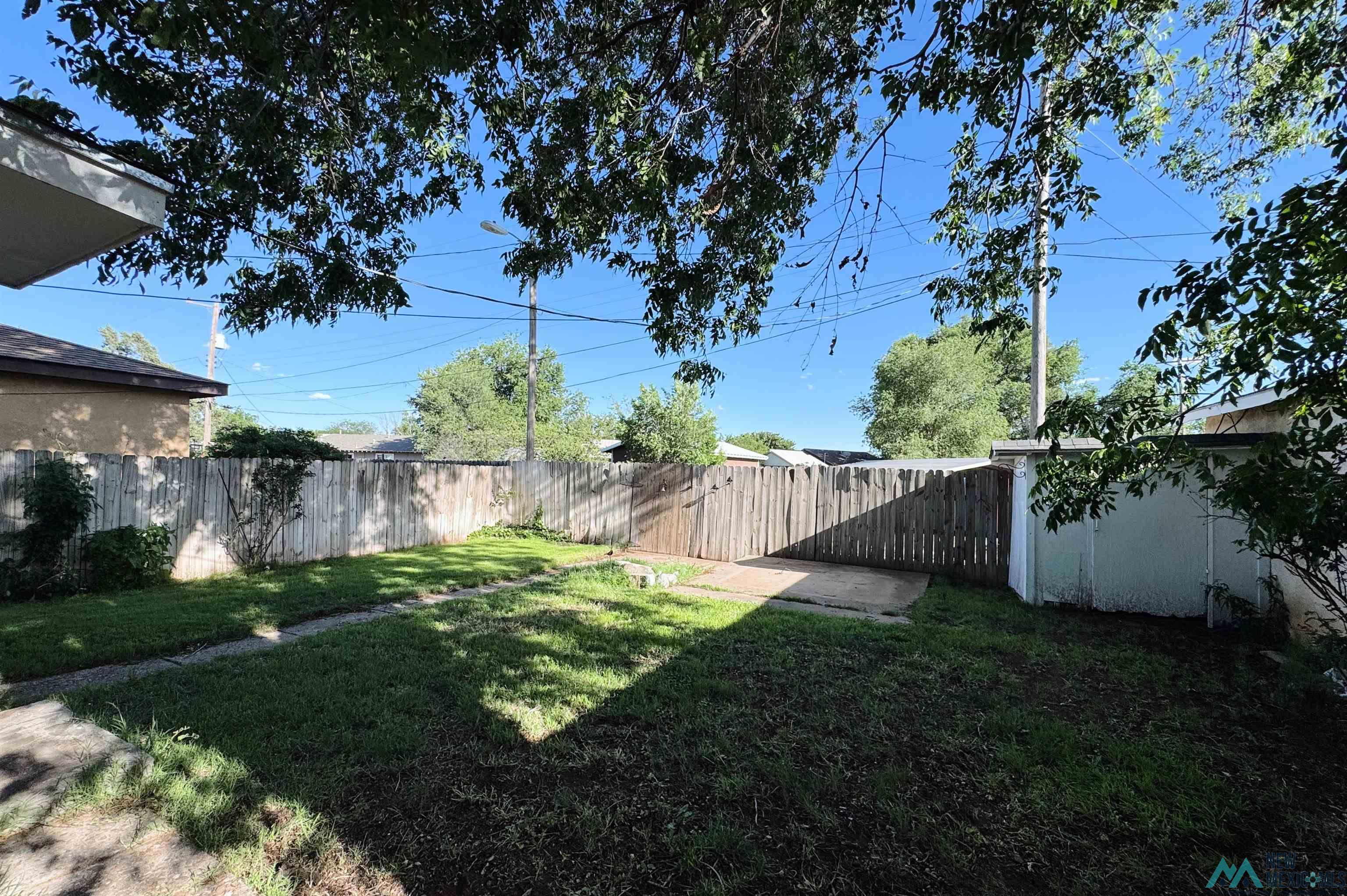 209 E Plaza