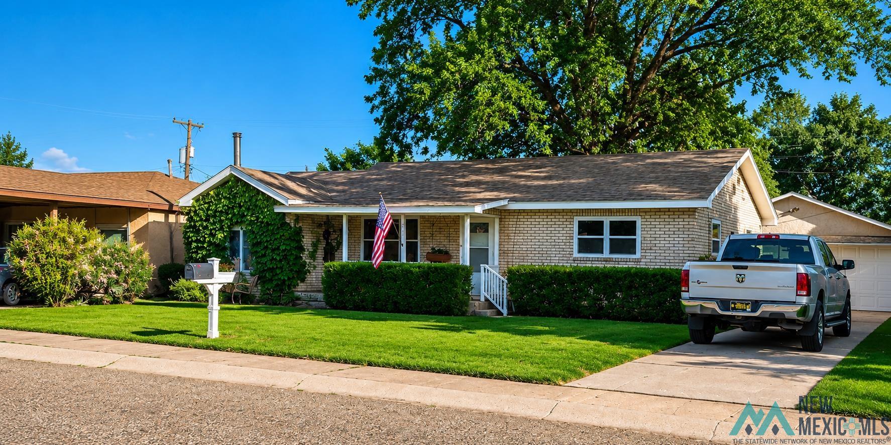 209 E Plaza