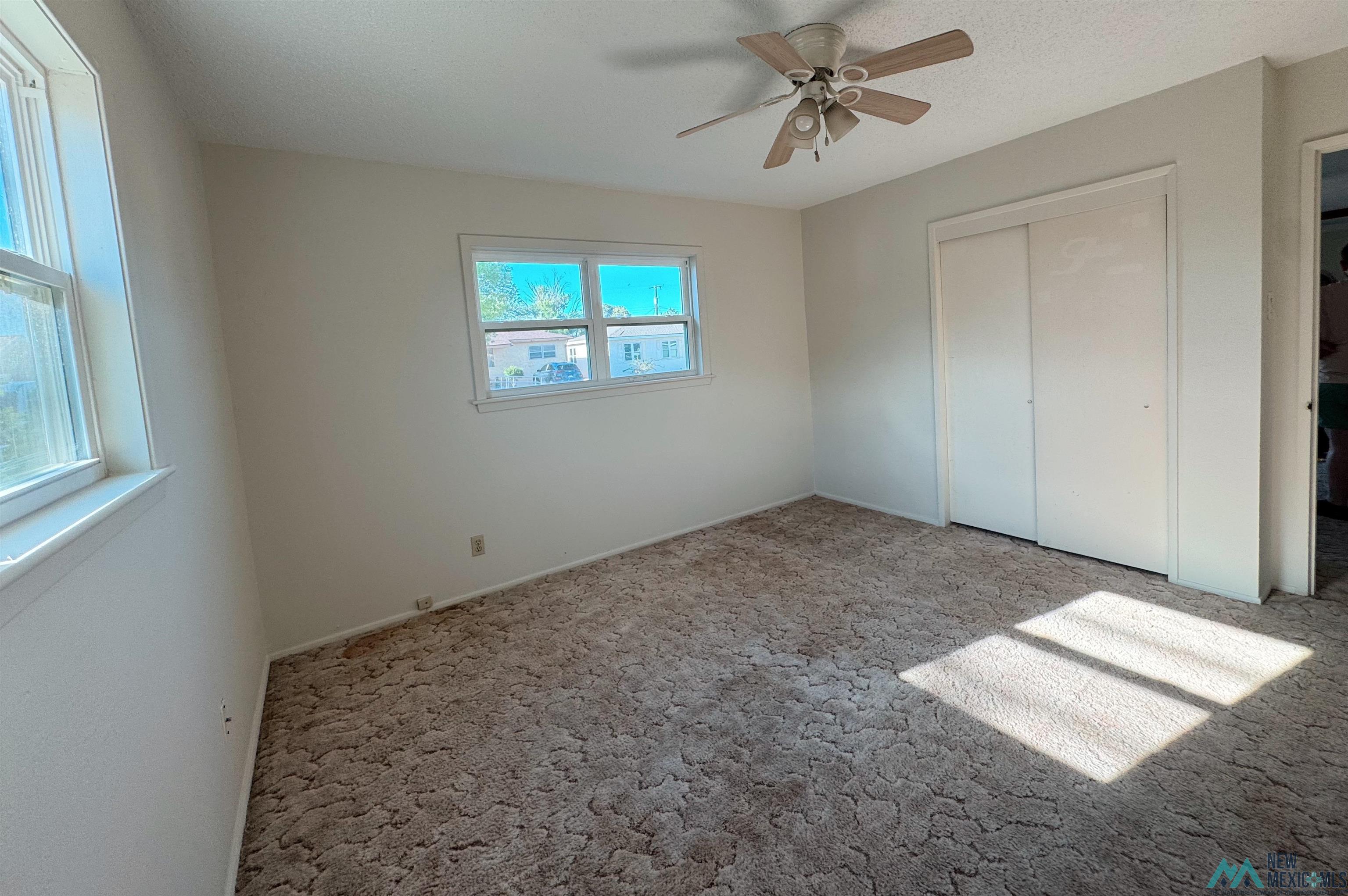 209 E Plaza