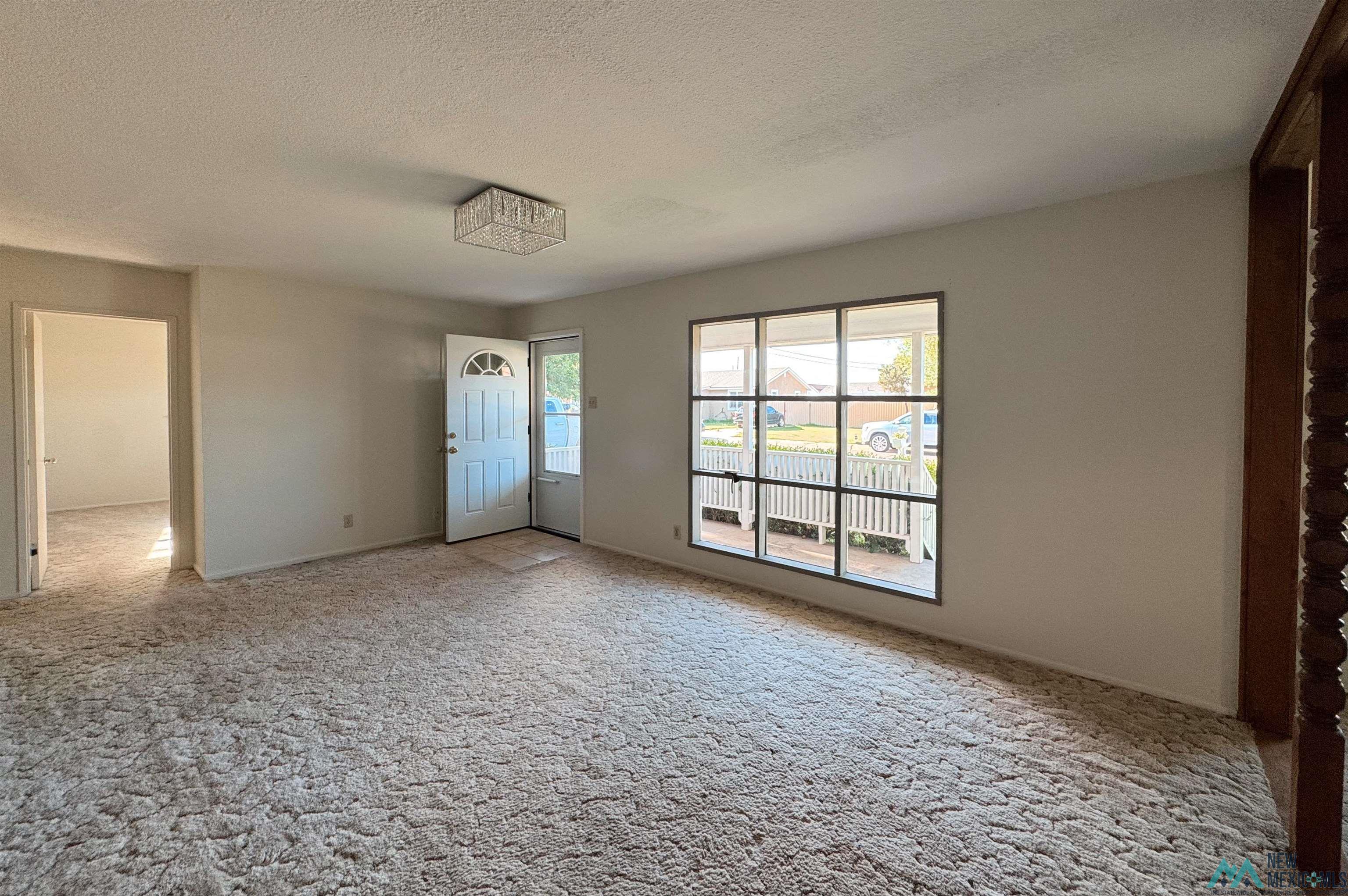 209 E Plaza
