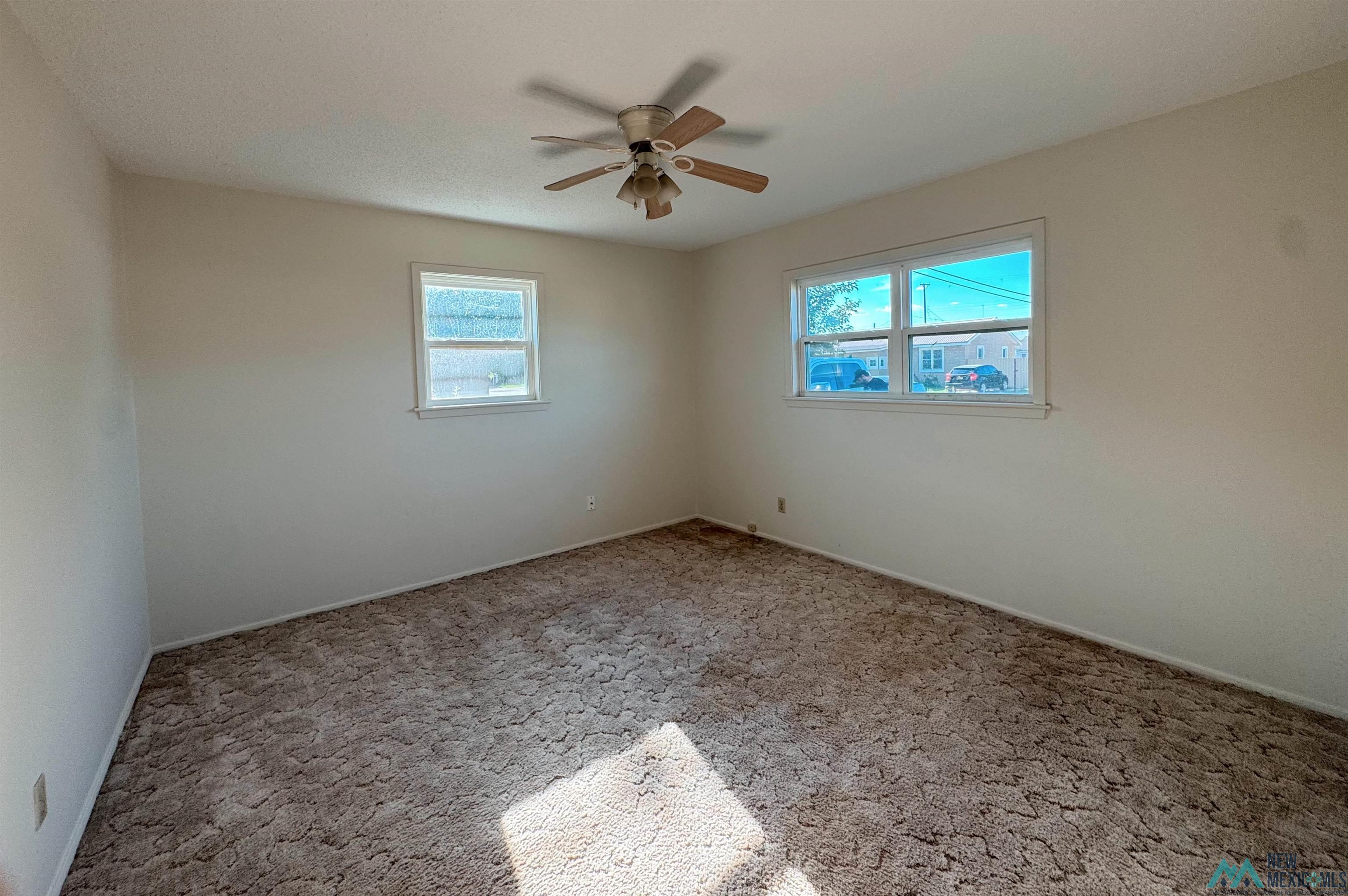 209 E Plaza